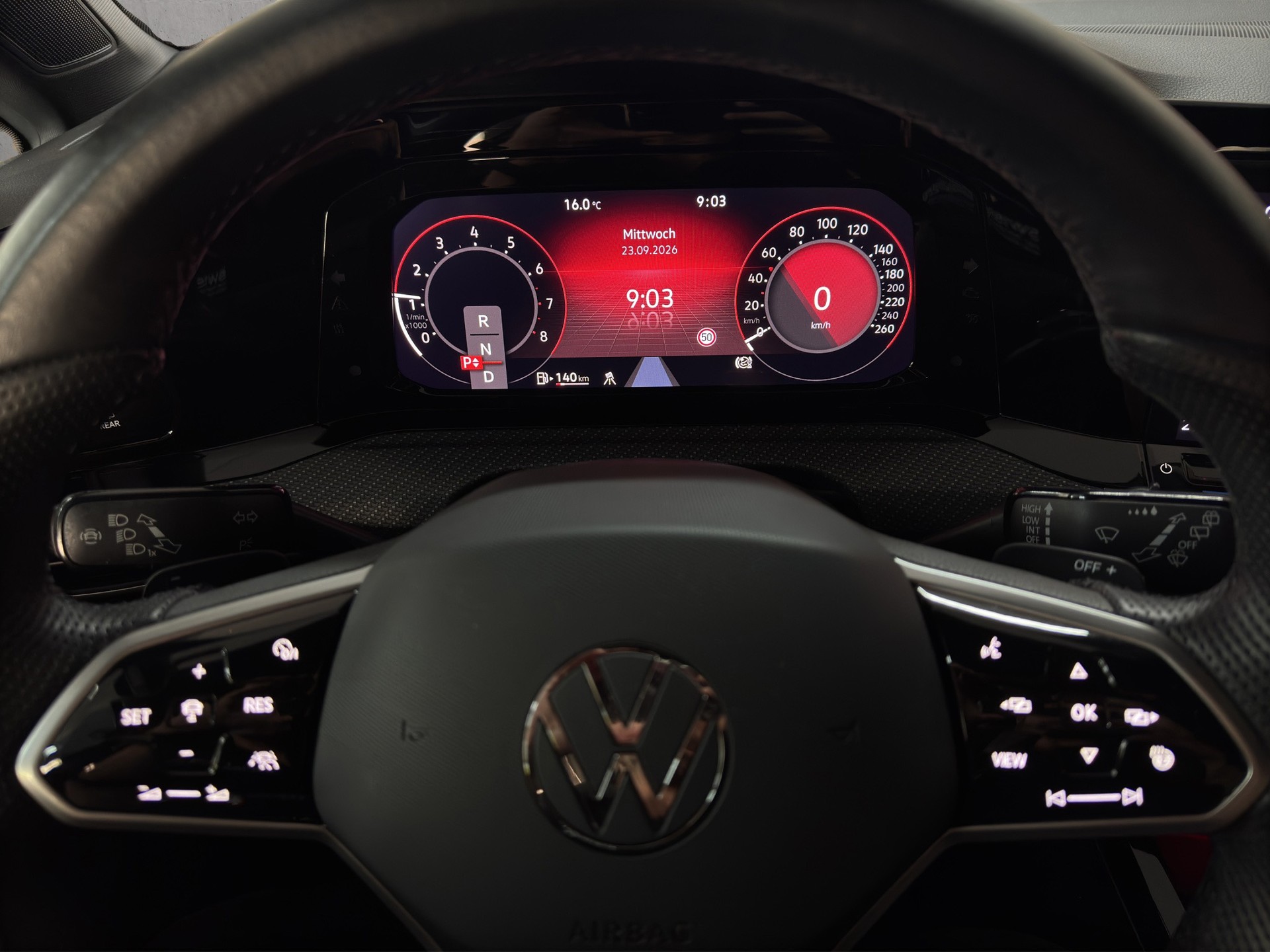 VW Golf Variant 1.5 eTSI mHEV R-Line "AHK-Matrix-RF.-Kamera-Navi"-image-13
