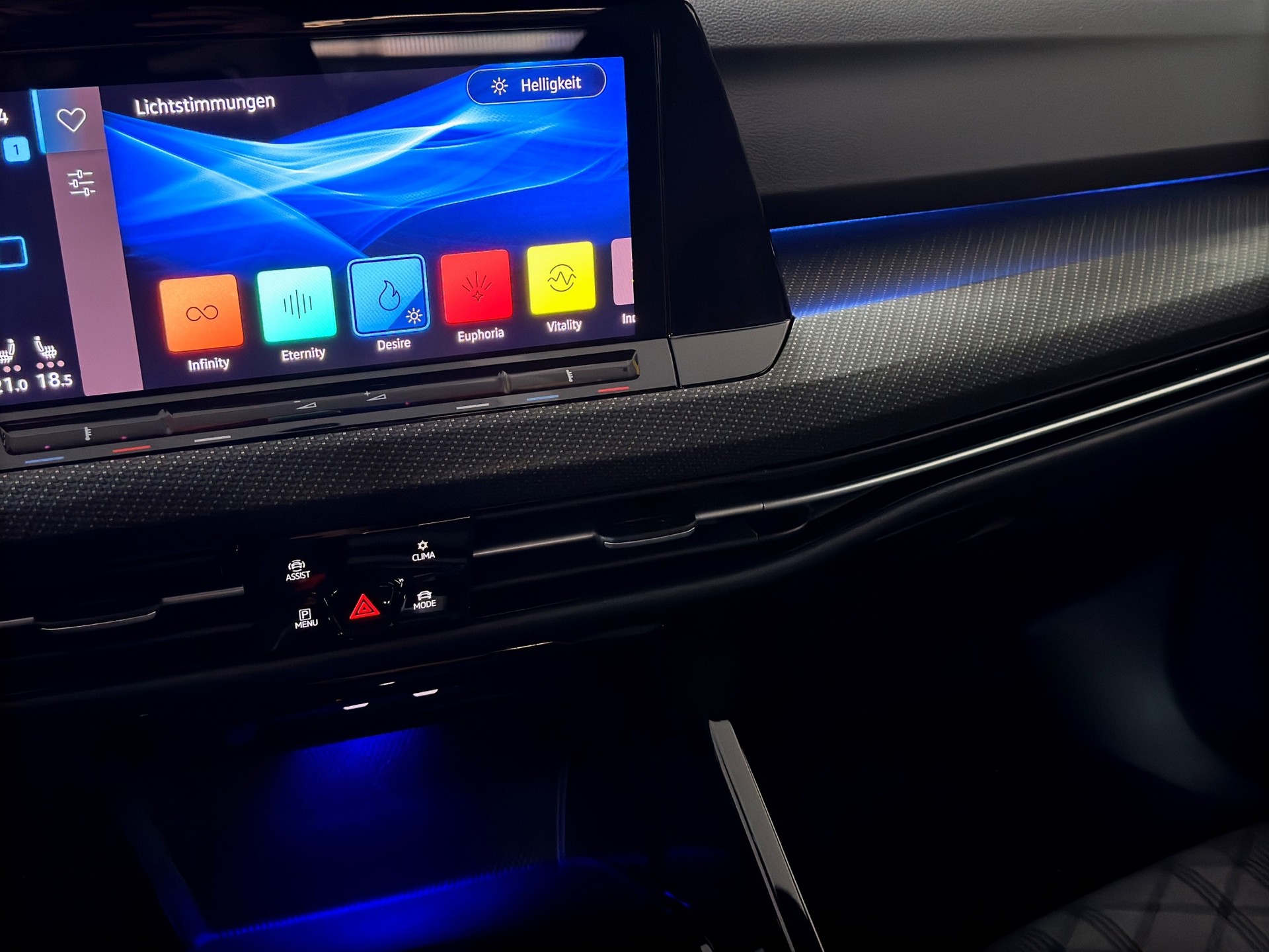 VW Golf Variant 1.5 eTSI mHEV R-Line "AHK-Matrix-RF.-Kamera-Navi"-image-18