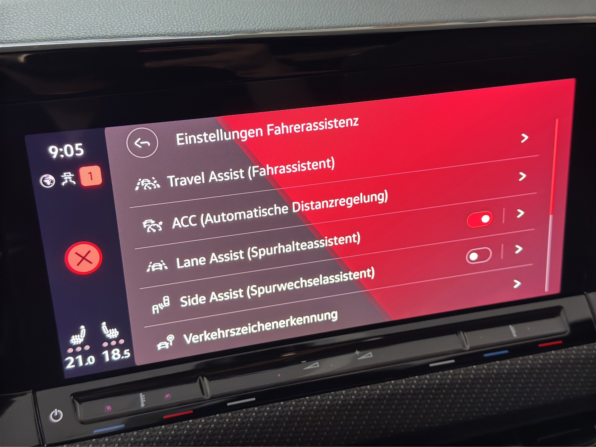 VW Golf Variant 1.5 eTSI mHEV R-Line "AHK-Matrix-RF.-Kamera-Navi"-image-21