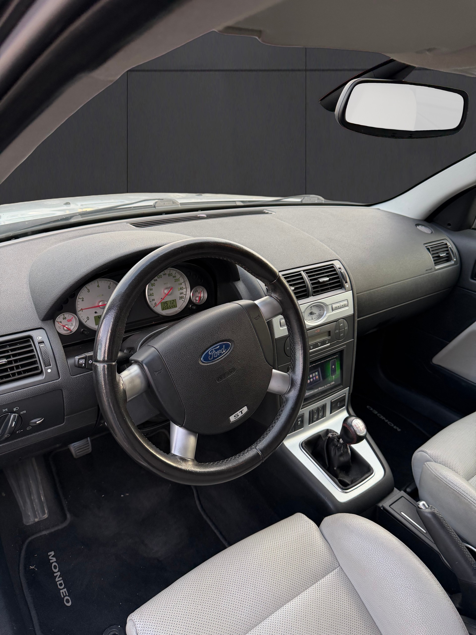 FORD Mondeo 3.0i V6 ST220-image-4