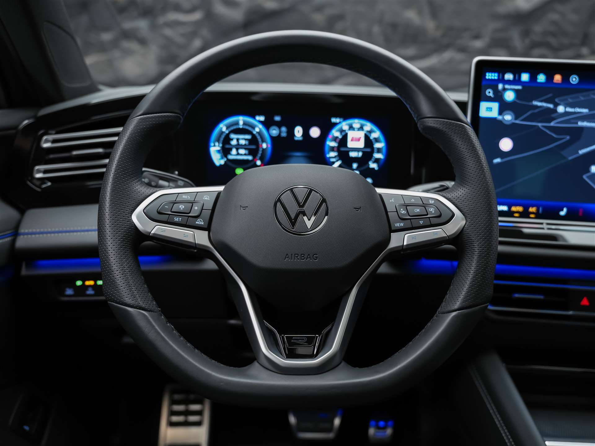 VW Tiguan 2.0 TDI SCR R-Line 4Motion DSG *Panorama*Massage*Lenkradheizung*360° Kamera*AHK*-image-29