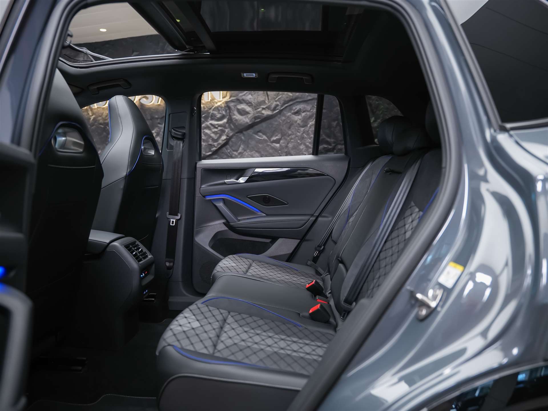 VW Tiguan 2.0 TDI SCR R-Line 4Motion DSG *Panorama*Massage*Lenkradheizung*360° Kamera*AHK*-image-15