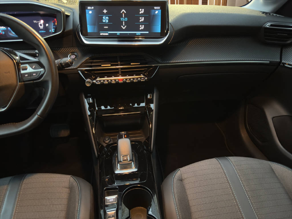 PEUGEOT 208 1.2 PureTech 130 Allure-image-11