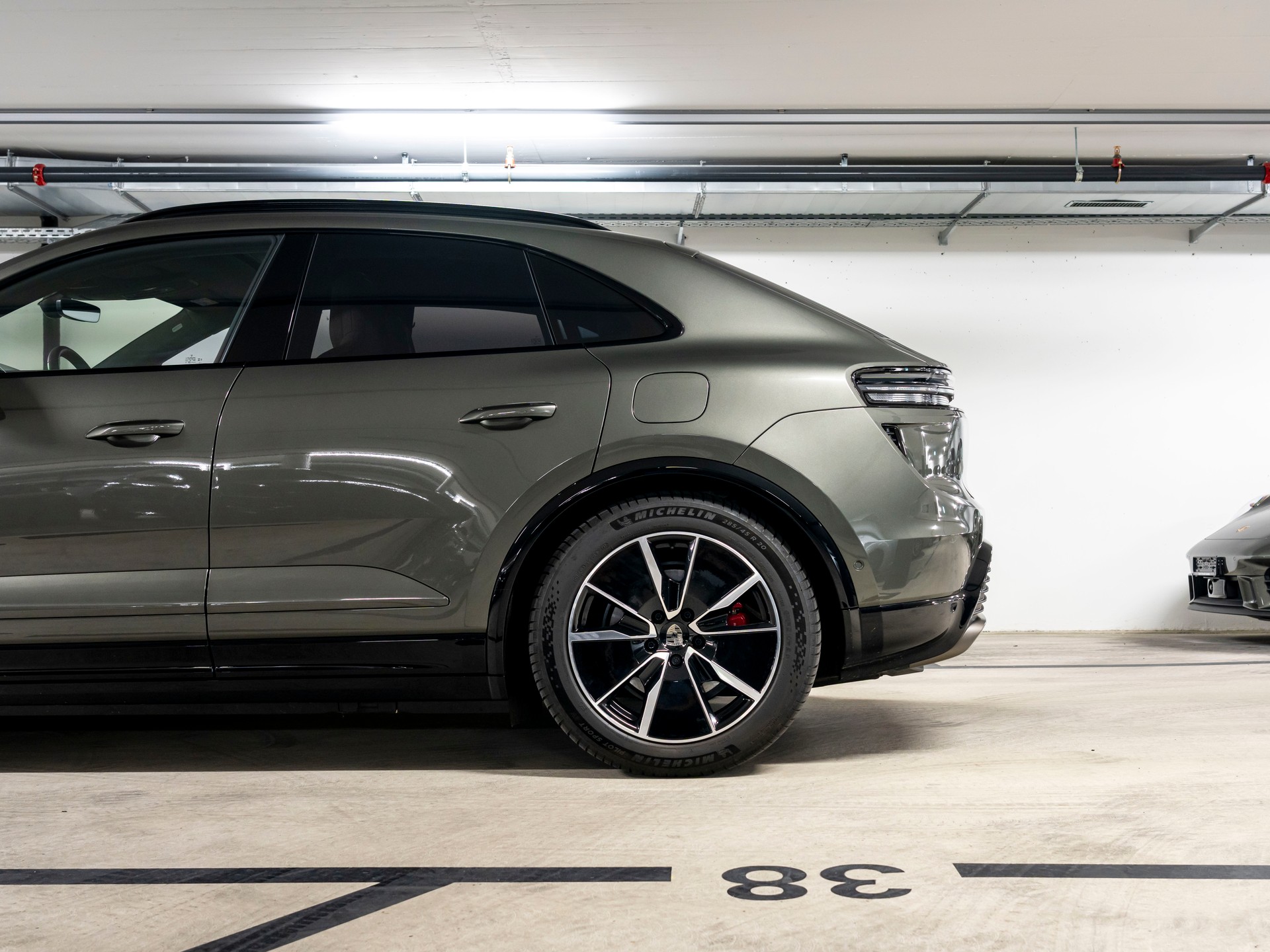 PORSCHE Macan Turbo 100kWh-image-10