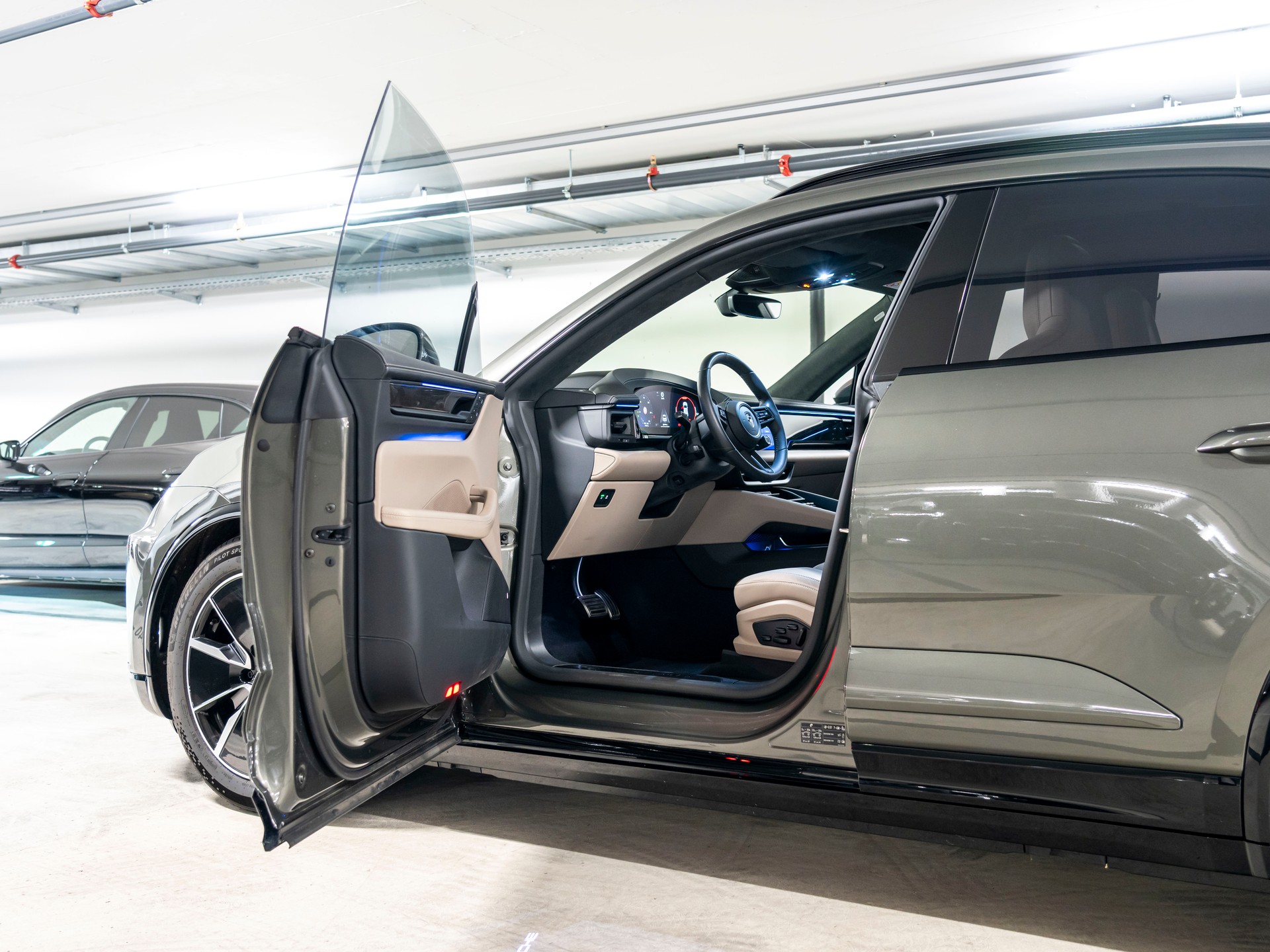 PORSCHE Macan Turbo 100kWh-image-12