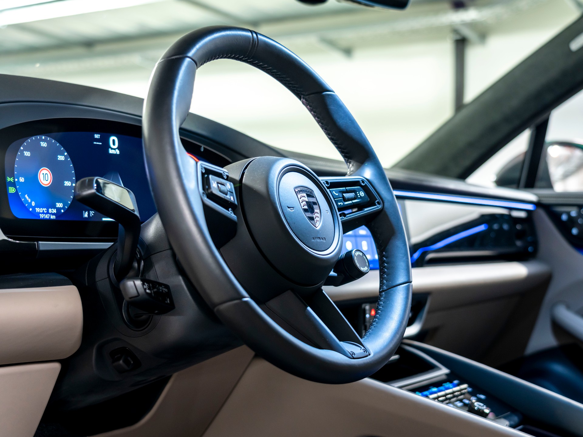 PORSCHE Macan Turbo 100kWh-image-17