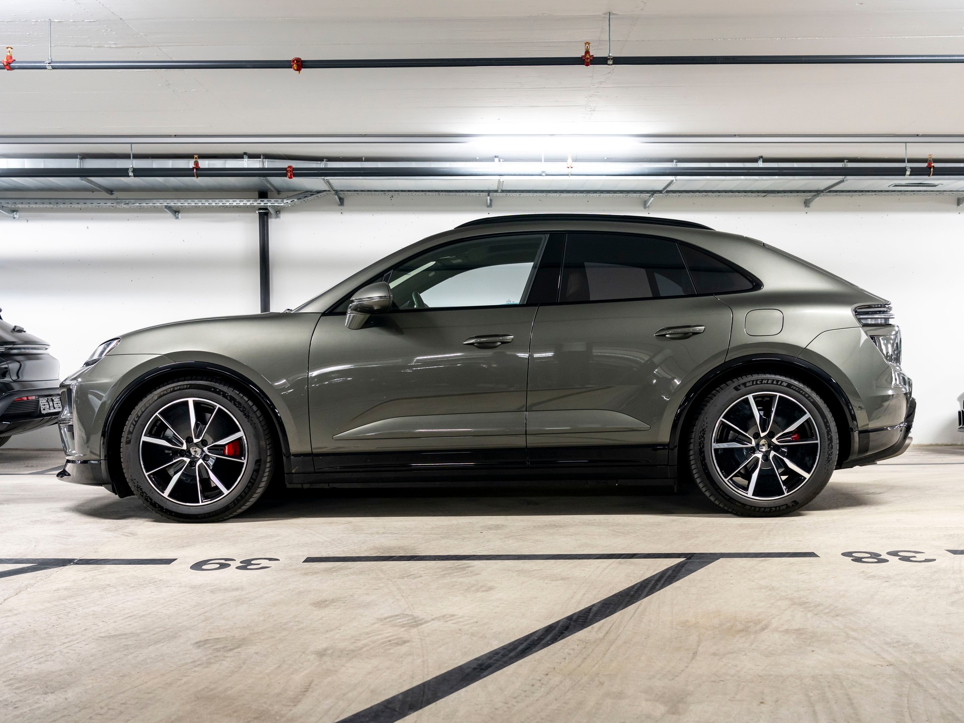 PORSCHE Macan Turbo 100kWh-image-1