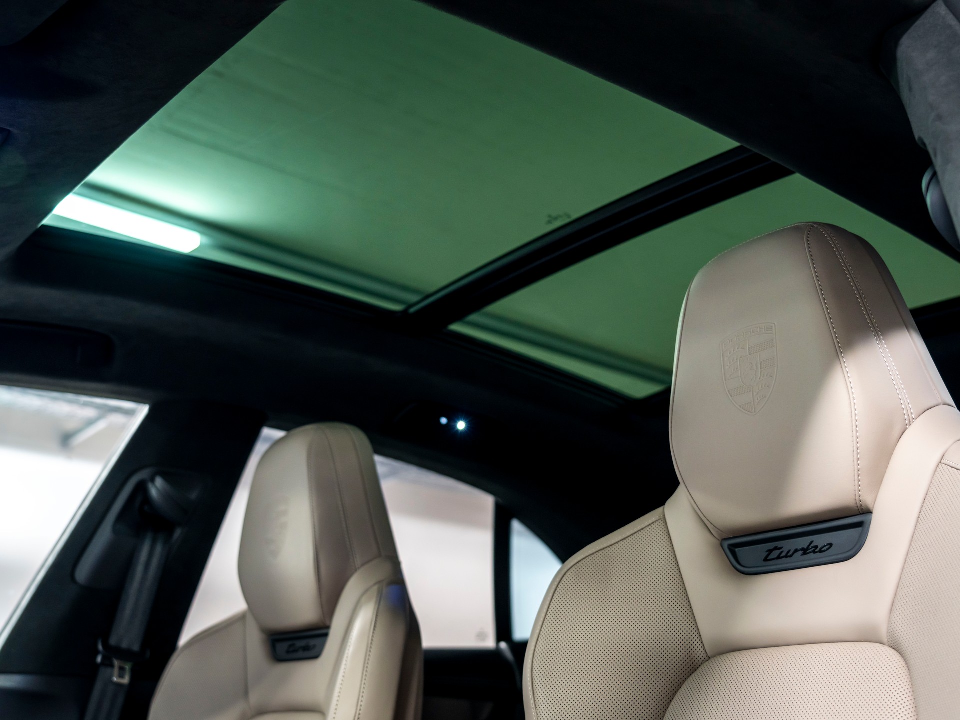 PORSCHE Macan Turbo 100kWh-image-15