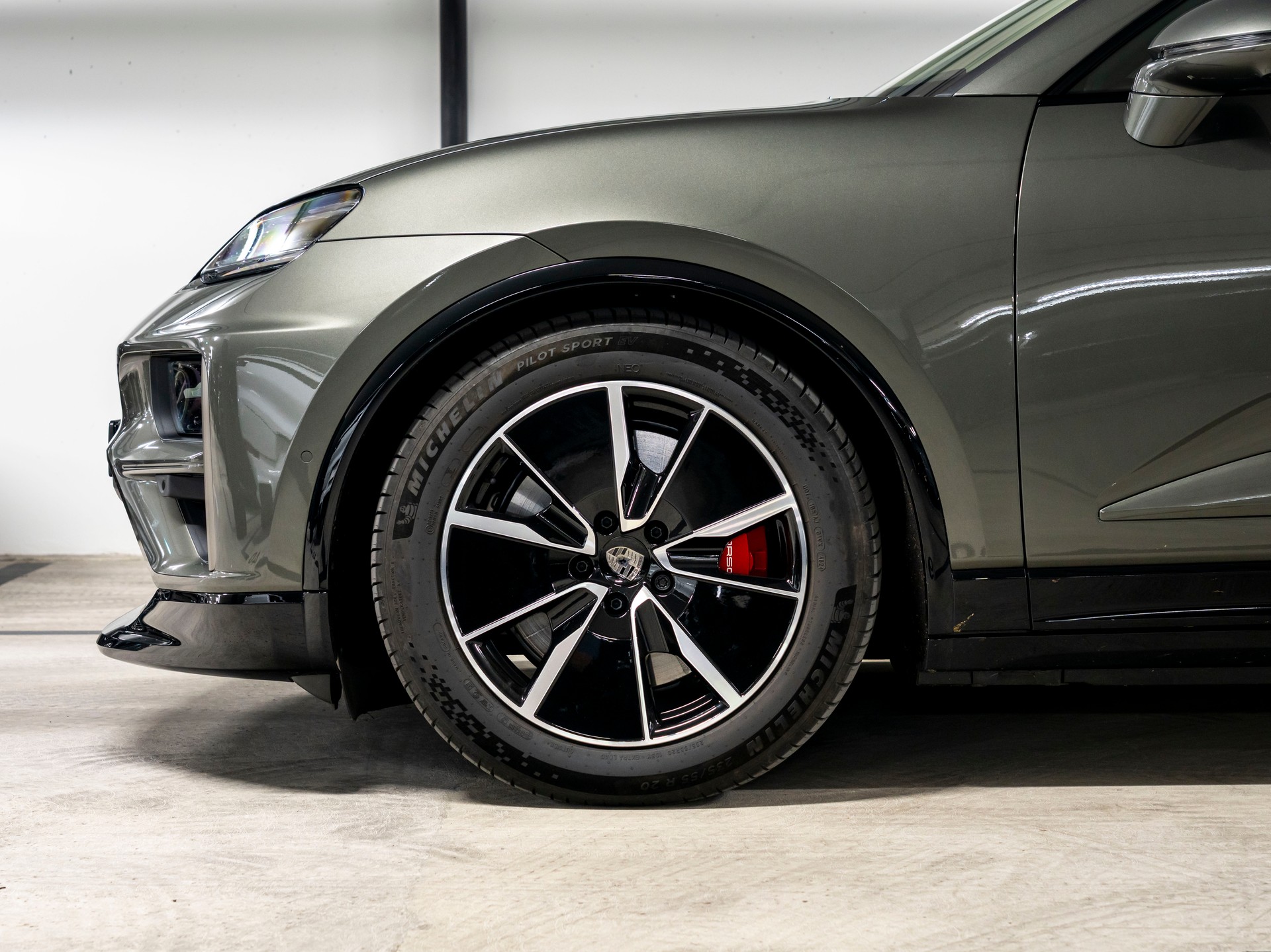 PORSCHE Macan Turbo 100kWh-image-7
