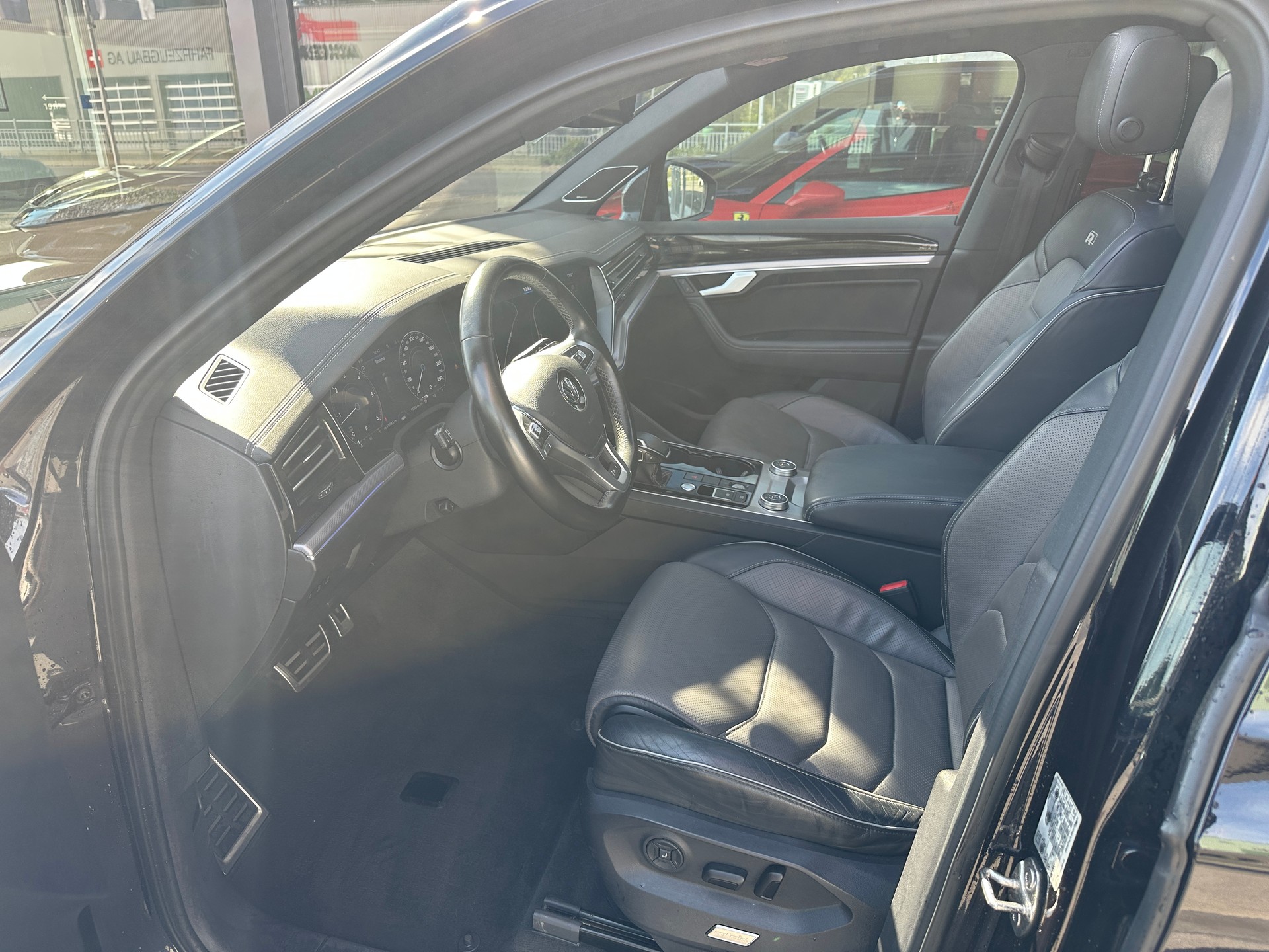 VW Touareg 3.0 TDI R Line Tiptronic-image-20
