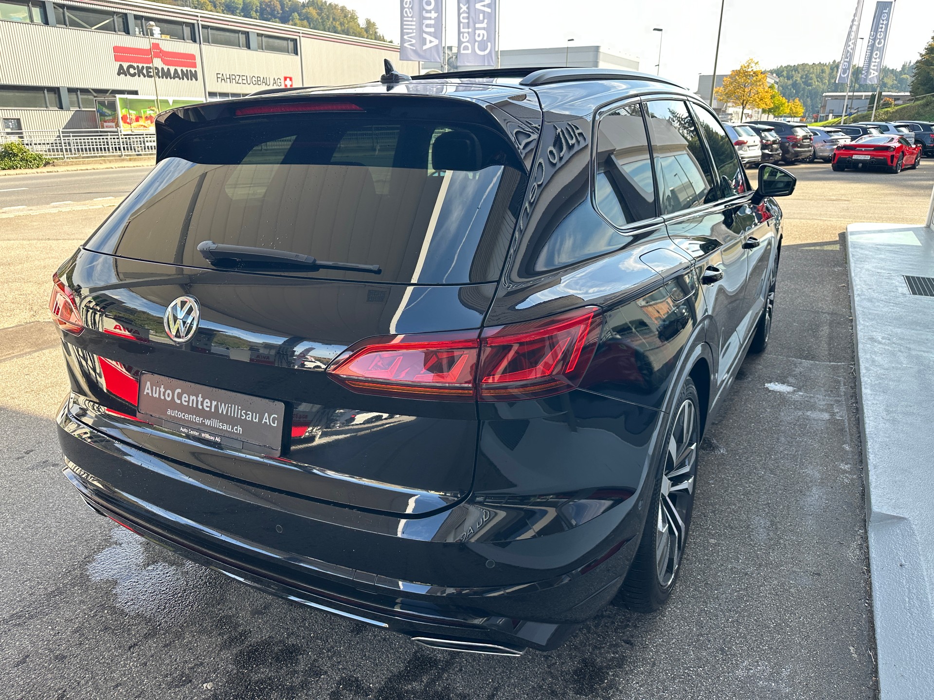 VW Touareg 3.0 TDI R Line Tiptronic-image-15