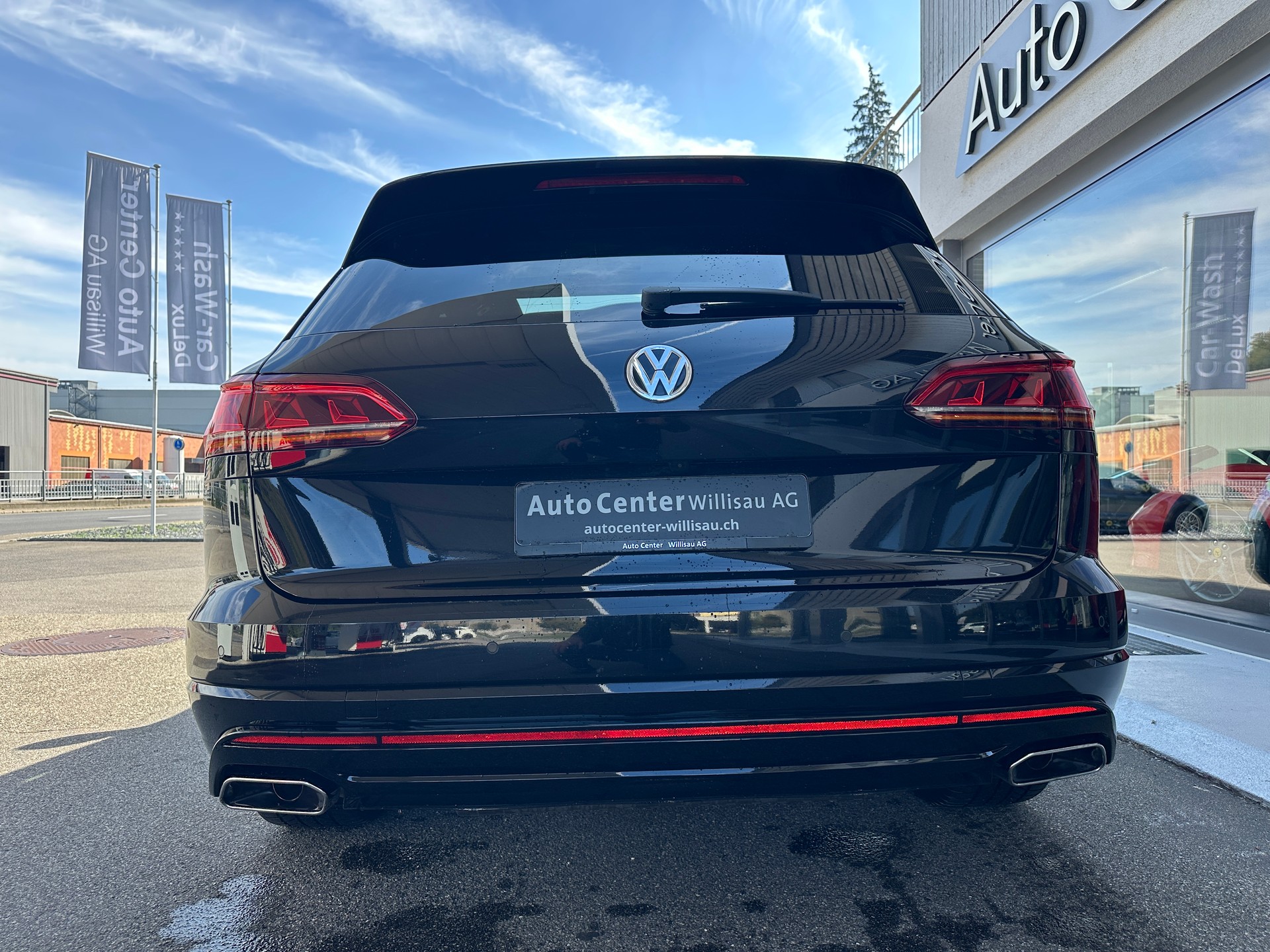 VW Touareg 3.0 TDI R Line Tiptronic-image-16