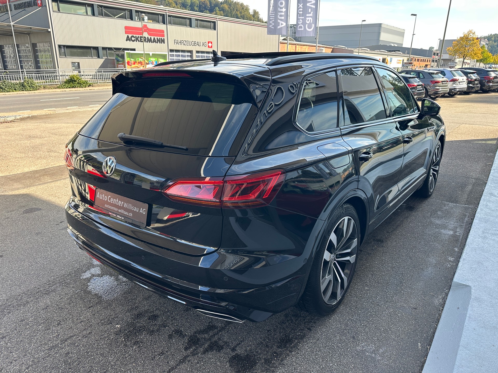 VW Touareg 3.0 TDI R Line Tiptronic-image-3