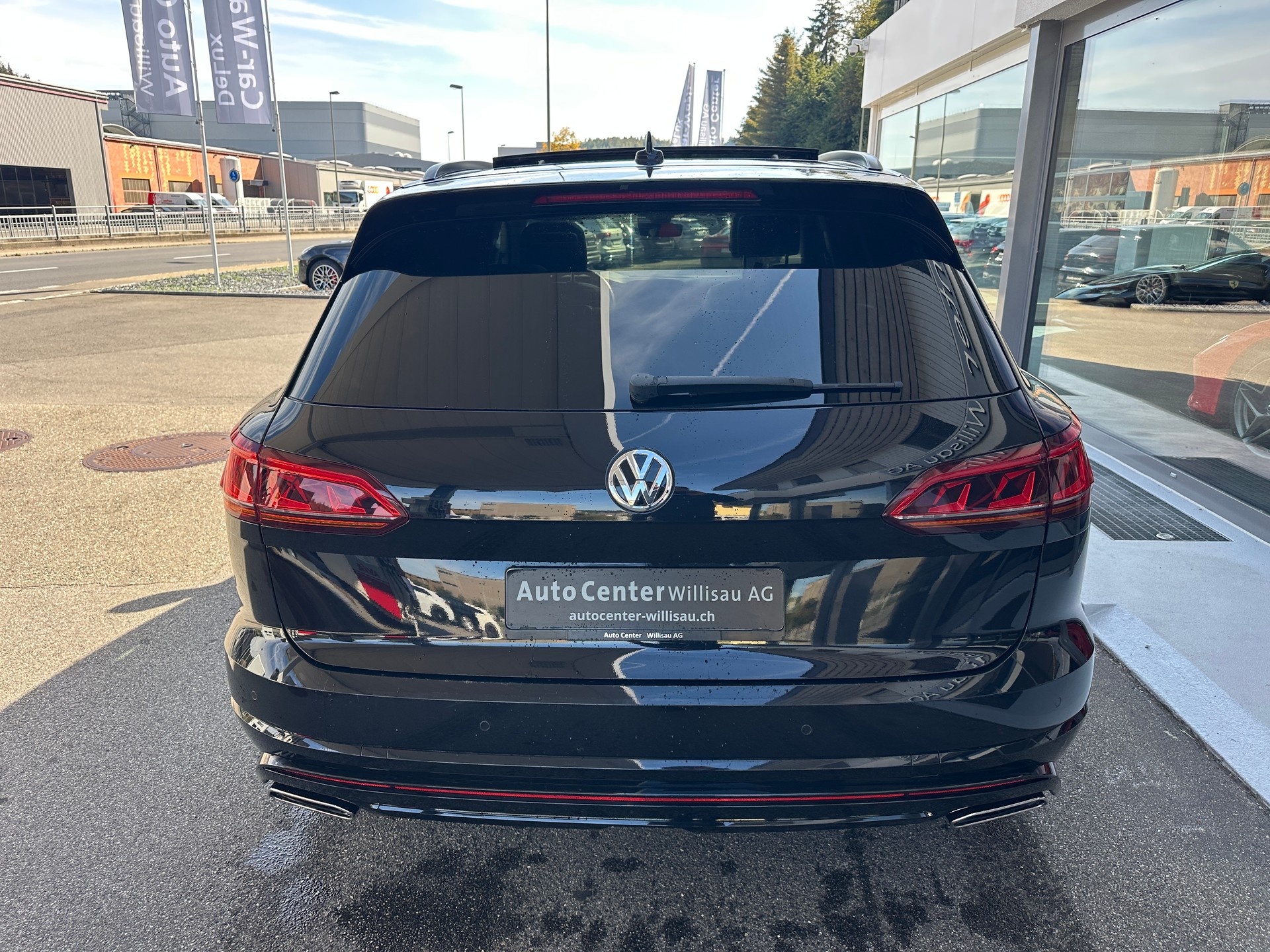 VW Touareg 3.0 TDI R Line Tiptronic-image-2