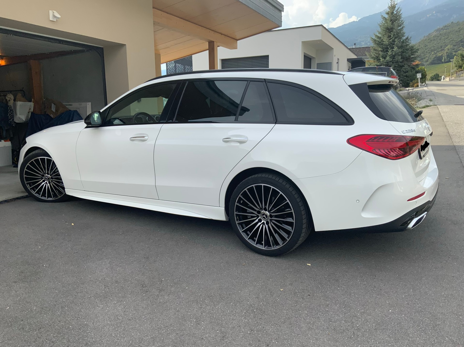 MERCEDES-BENZ C 220 d AMG Line 4matic-image-1