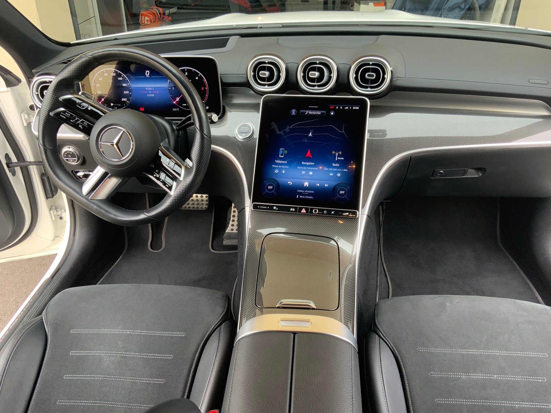 MERCEDES-BENZ C 220 d AMG Line 4matic-image-4