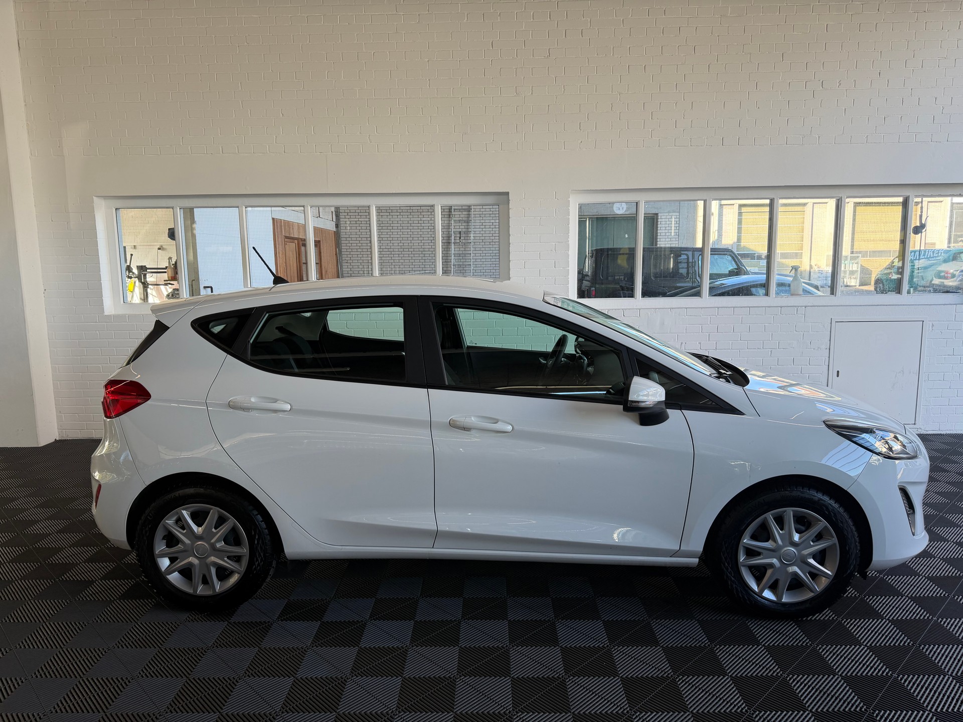 FORD Fiesta 1.1 SCTi Business-image-1