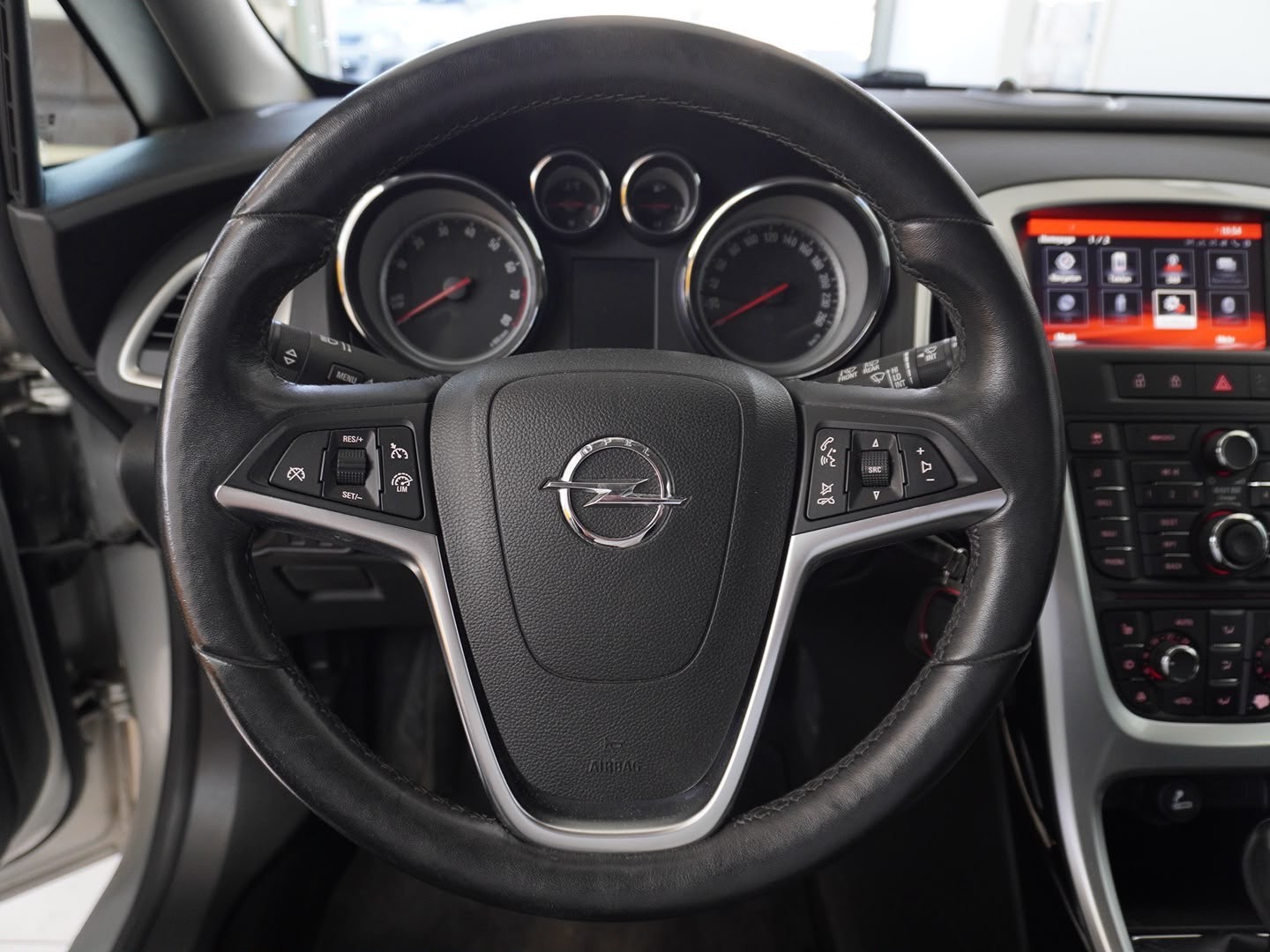 OPEL Astra SportsTourer 1.4i 16V Turbo Active Edition-image-4