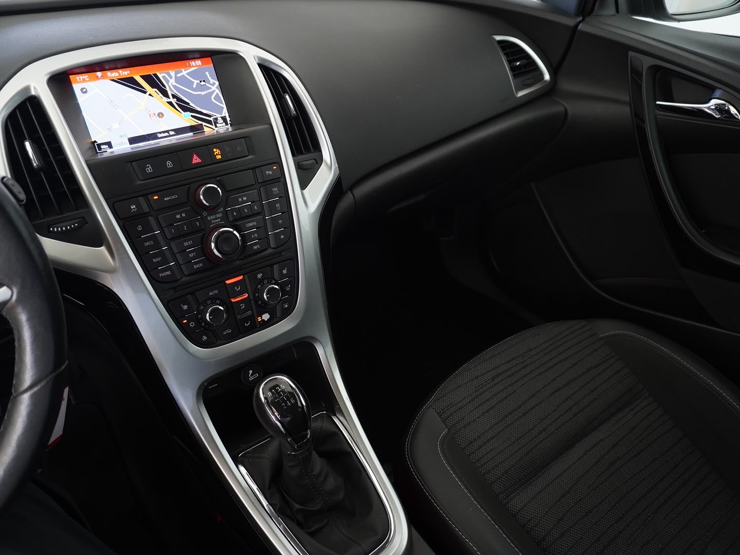 OPEL Astra SportsTourer 1.4i 16V Turbo Active Edition-image-3