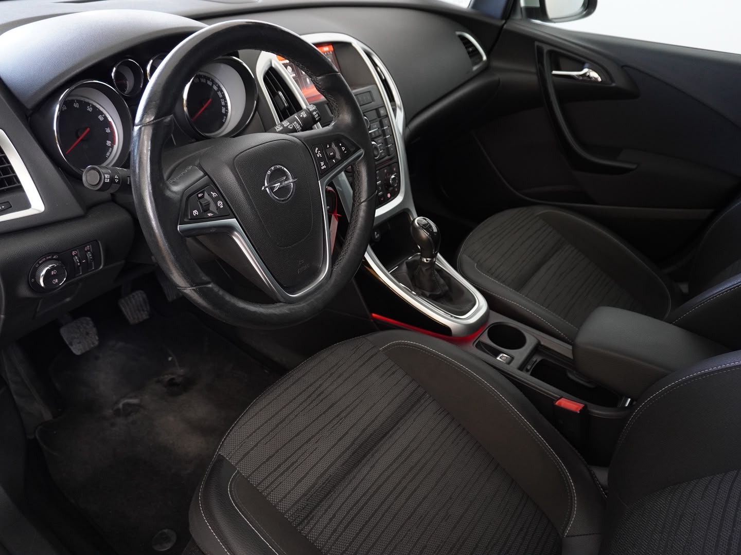 OPEL Astra SportsTourer 1.4i 16V Turbo Active Edition-image-2
