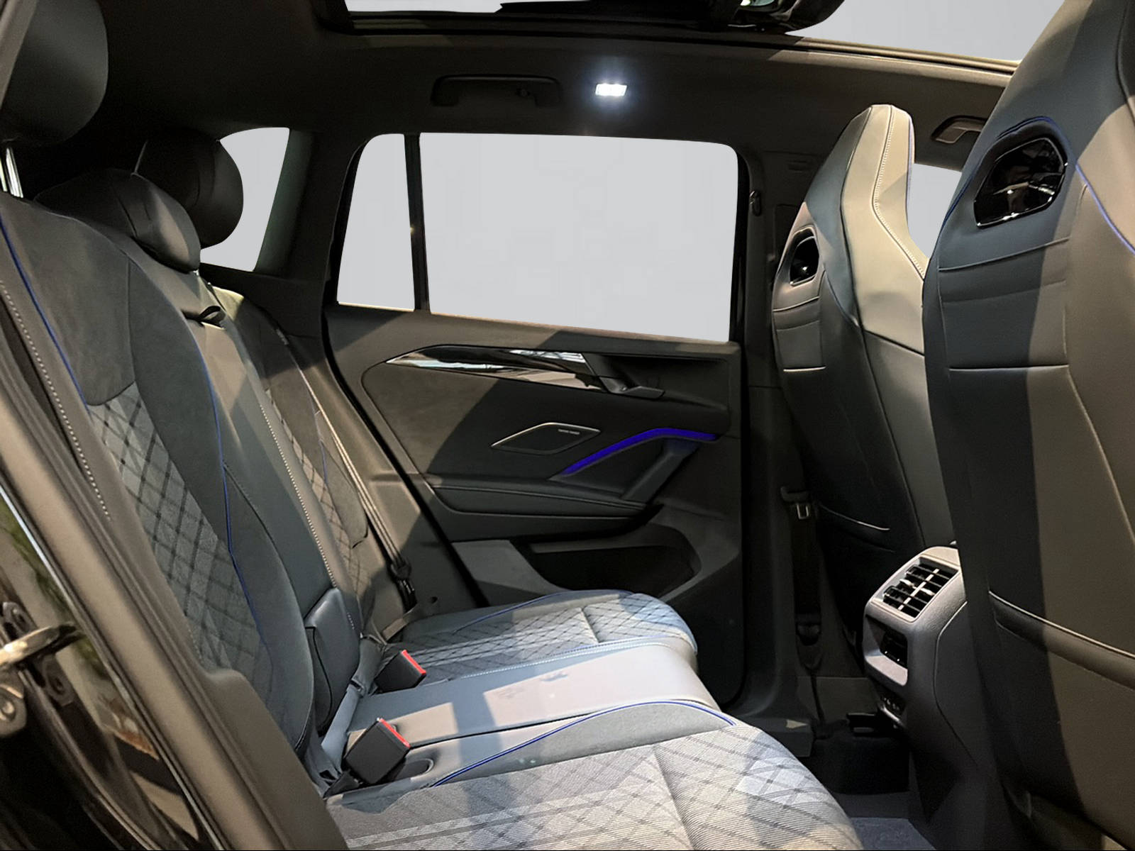 VW Tiguan 2.0 TSI DSG R-Line Plus 4Motion-image-5