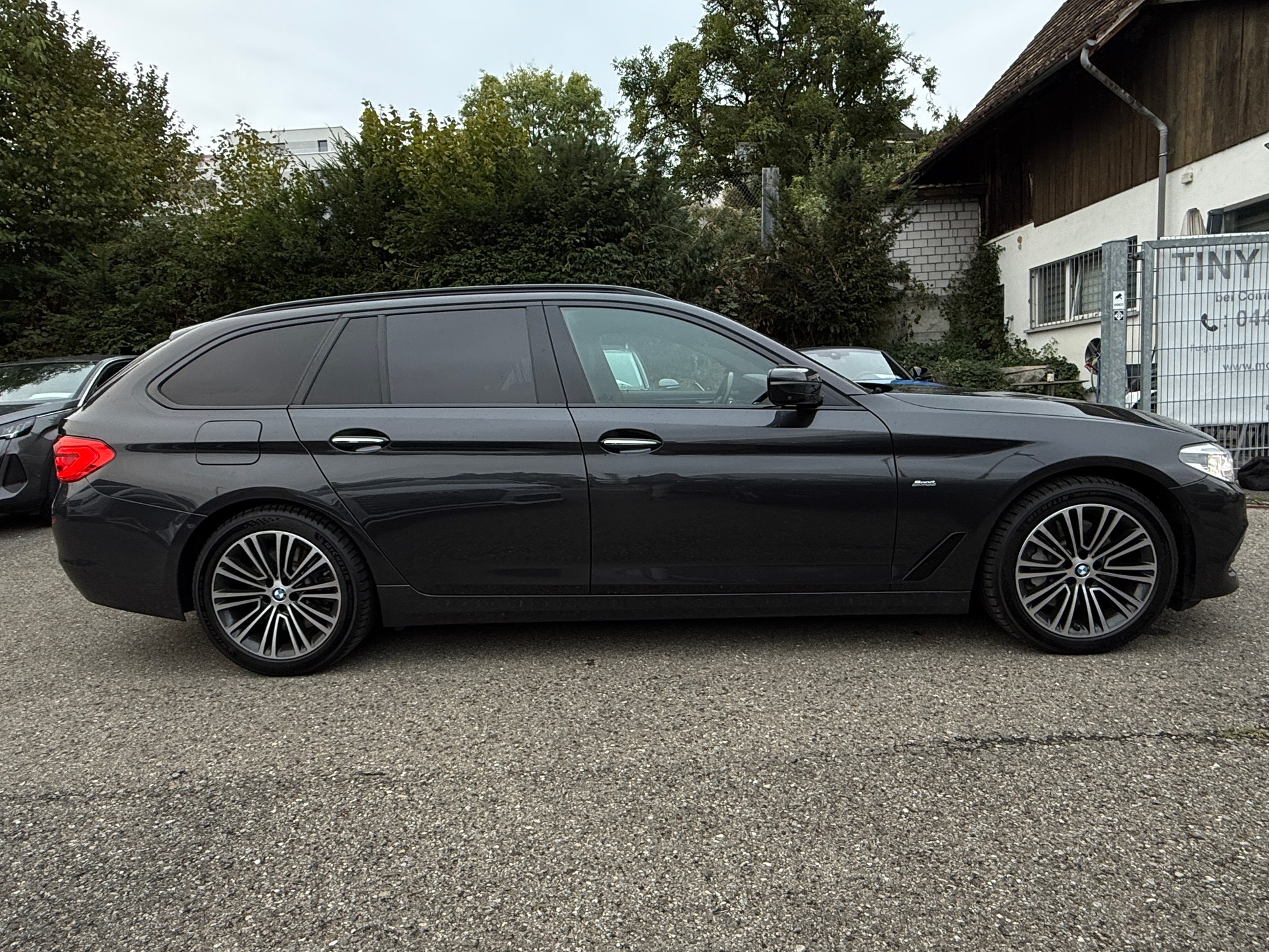 BMW 530d xDrive Touring Sport Line Steptronic*Anhängerkupplung*Soft-Close-Türen-image-7