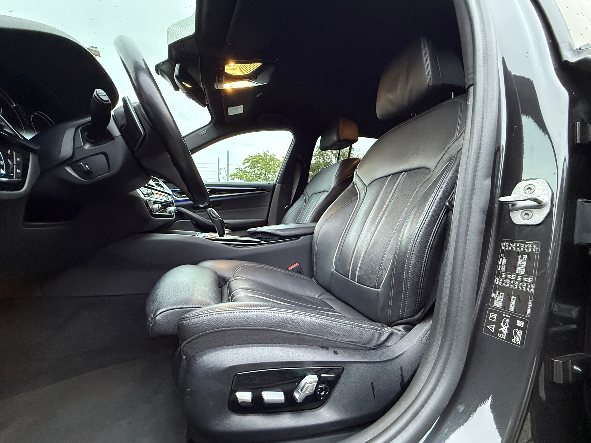 BMW 530d xDrive Touring Sport Line Steptronic*Anhängerkupplung*Soft-Close-Türen-image-11