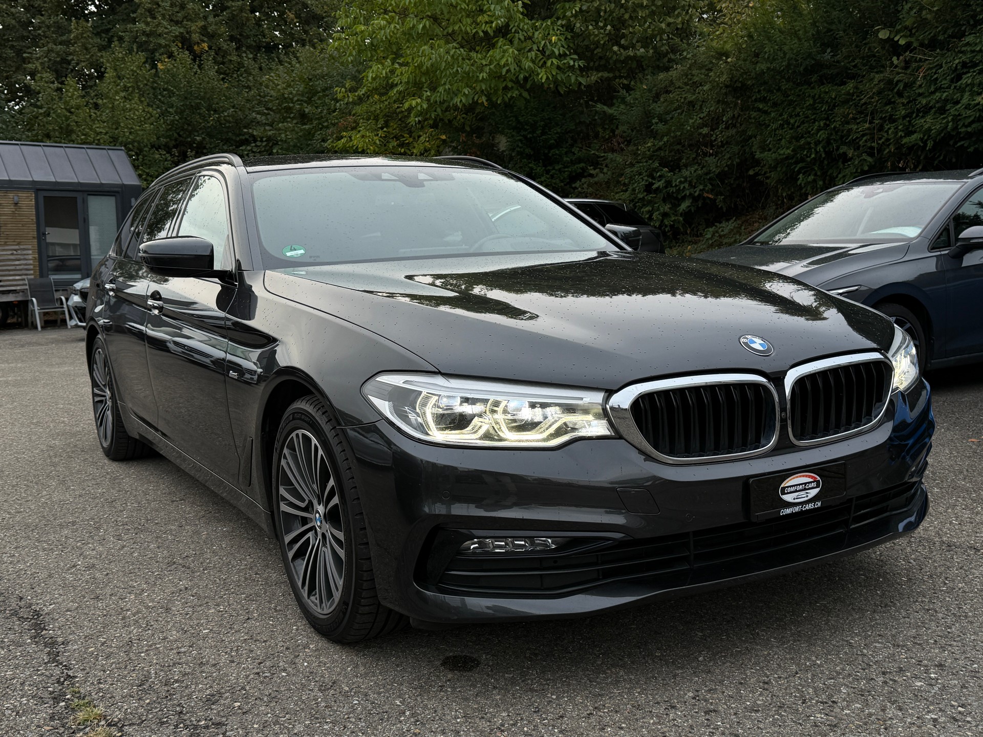 BMW 530d xDrive Touring Sport Line Steptronic*Anhängerkupplung*Soft-Close-Türen-image-8