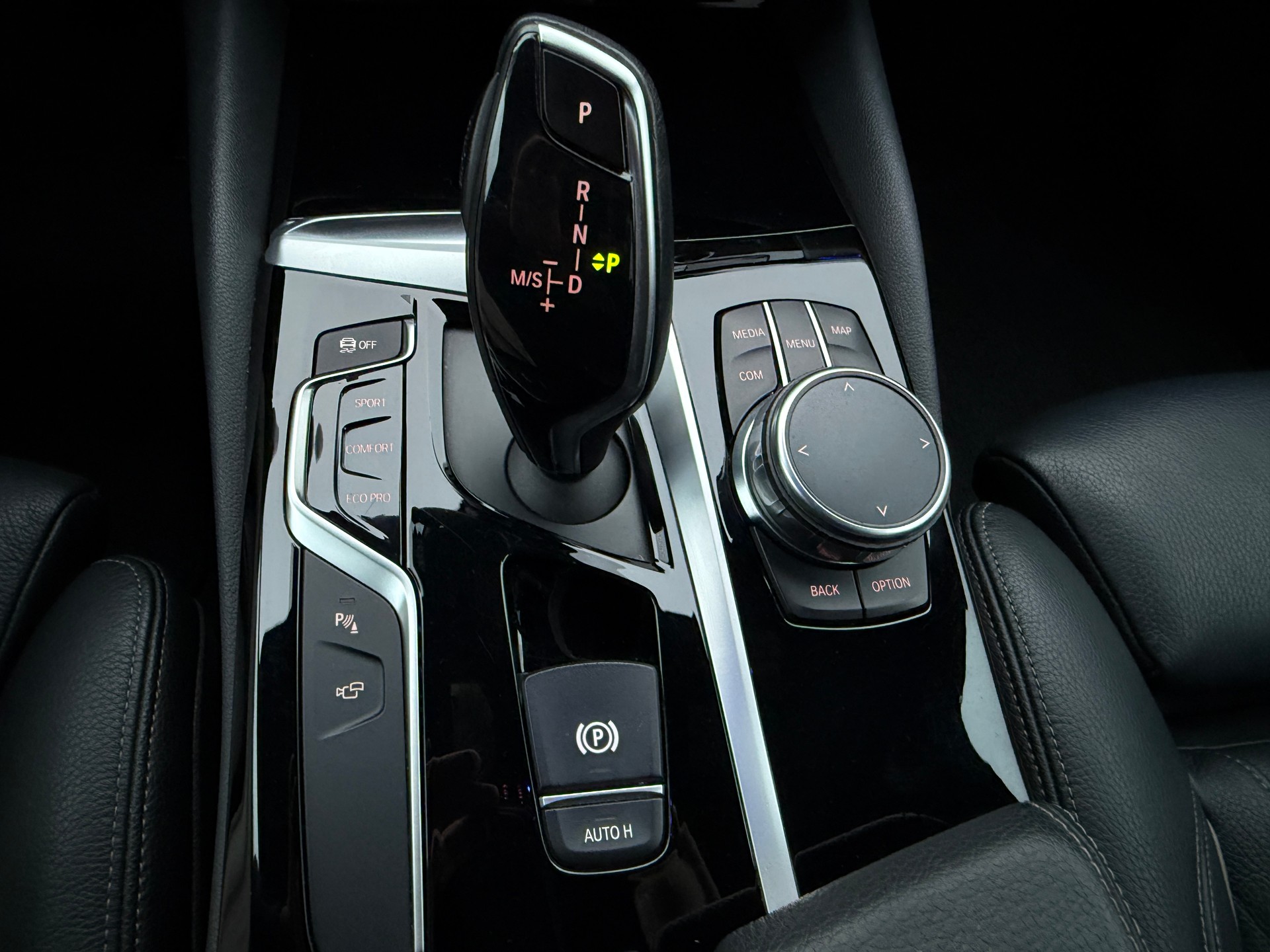 BMW 530d xDrive Touring Sport Line Steptronic*Anhängerkupplung*Soft-Close-Türen-image-16