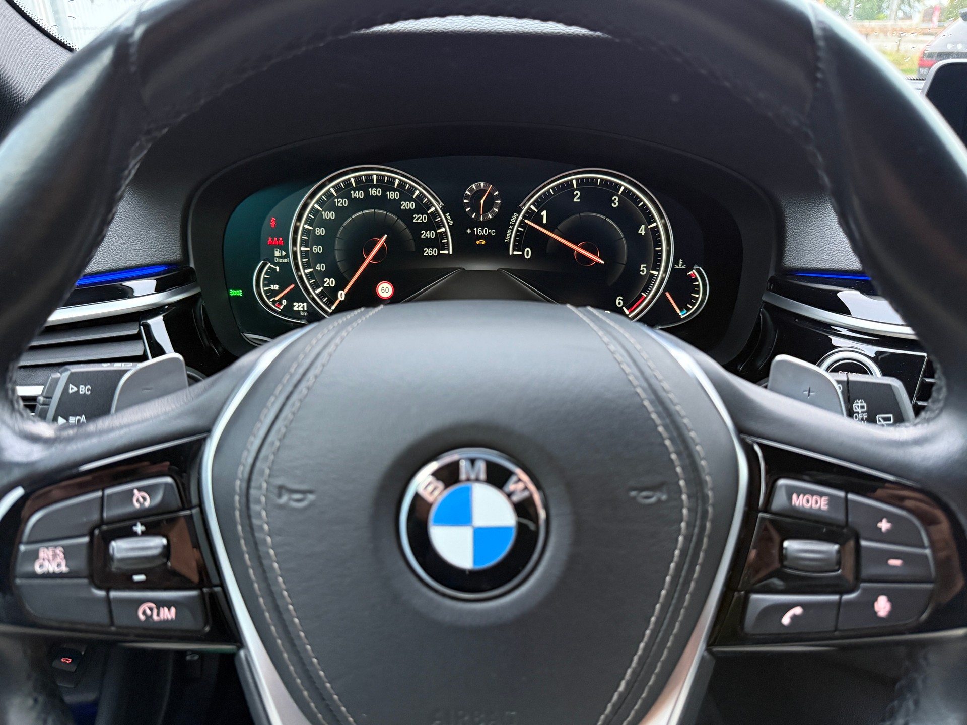 BMW 530d xDrive Touring Sport Line Steptronic*Anhängerkupplung*Soft-Close-Türen-image-13