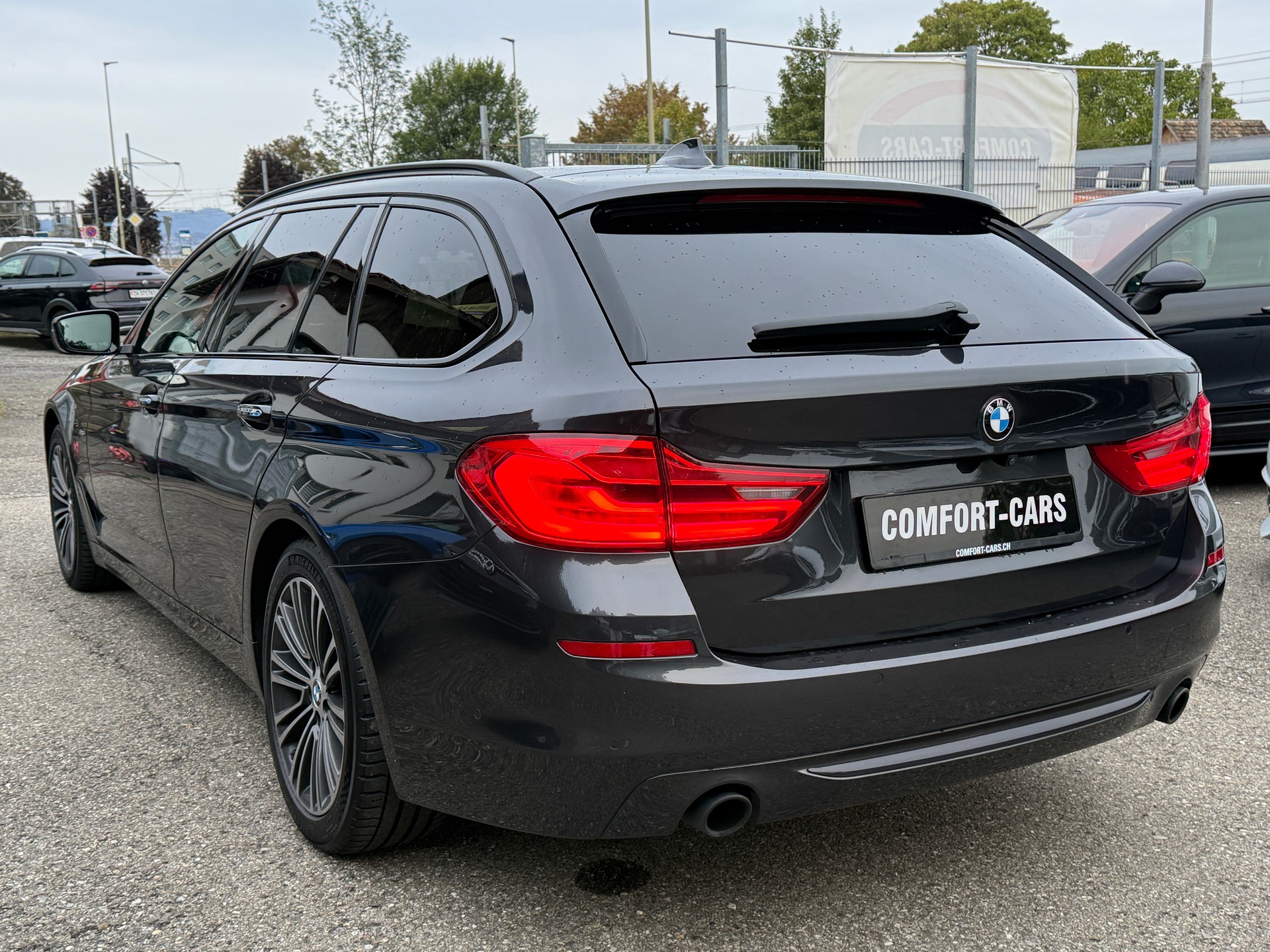 BMW 530d xDrive Touring Sport Line Steptronic*Anhängerkupplung*Soft-Close-Türen-image-3