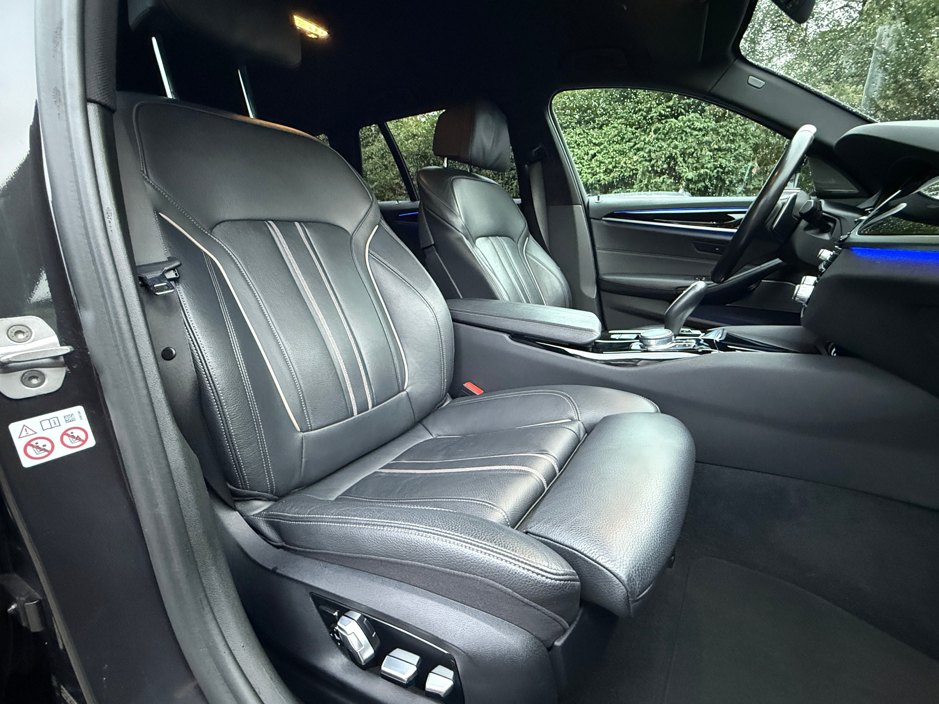 BMW 530d xDrive Touring Sport Line Steptronic*Anhängerkupplung*Soft-Close-Türen-image-18