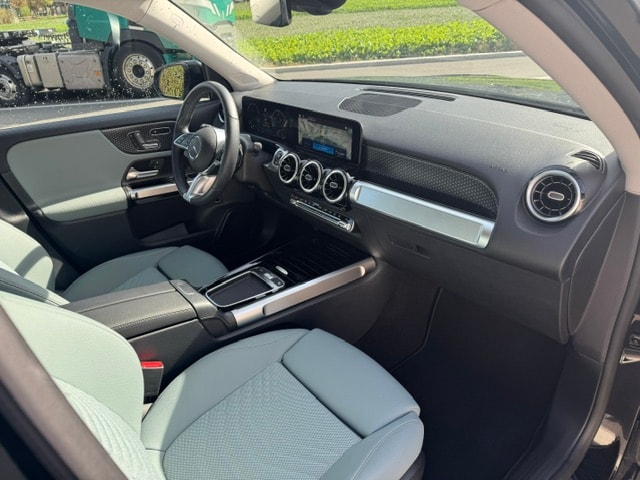MERCEDES-BENZ GLB 220 d 4Matic Progressive-image-5