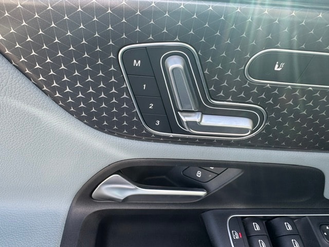 MERCEDES-BENZ GLB 220 d 4Matic Progressive-image-9