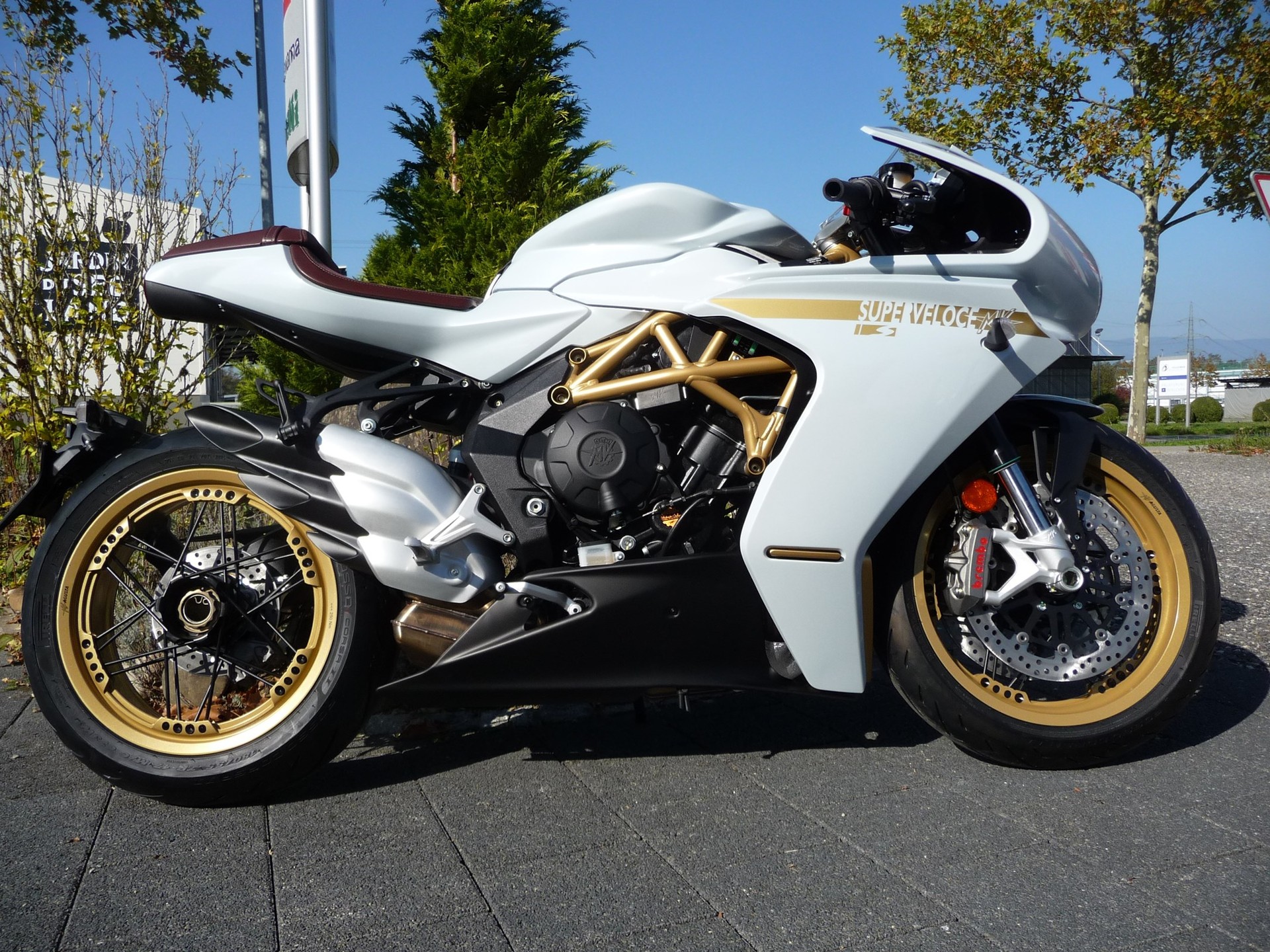 MV AGUSTA SUPERVELOCE 800 S-showroom-element-2