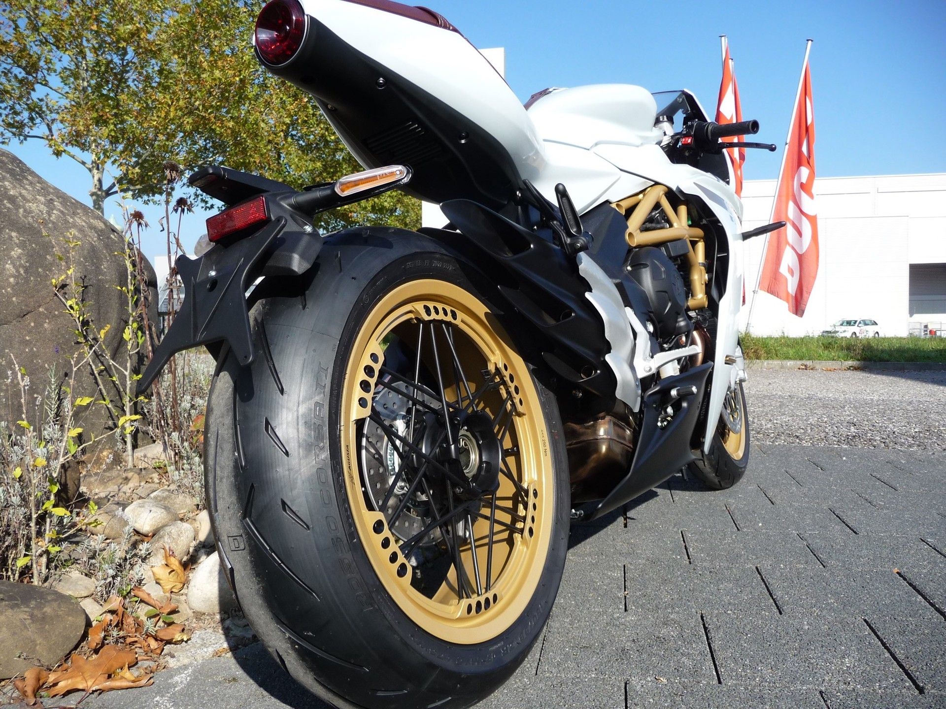 MV AGUSTA SUPERVELOCE 800 S-showroom-element-3