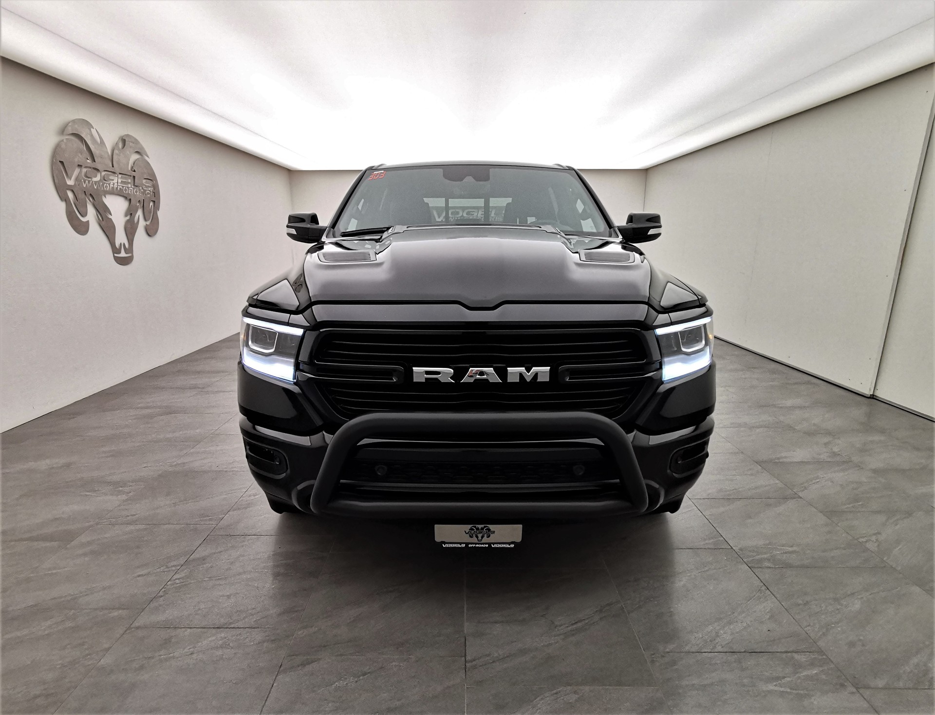 DODGE Ram 1500 5.7 V8 Laramie Sport-image-1