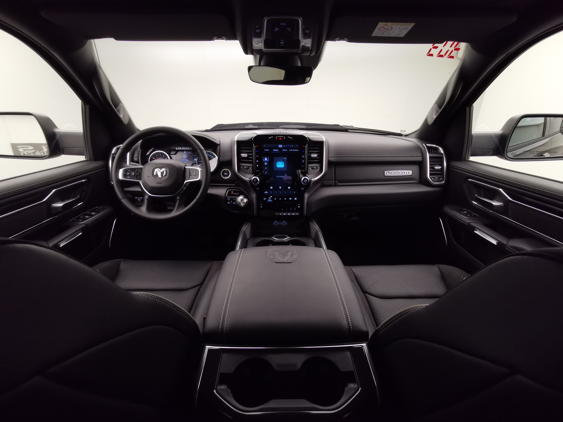 DODGE Ram 1500 5.7 V8 Laramie Sport-image-10