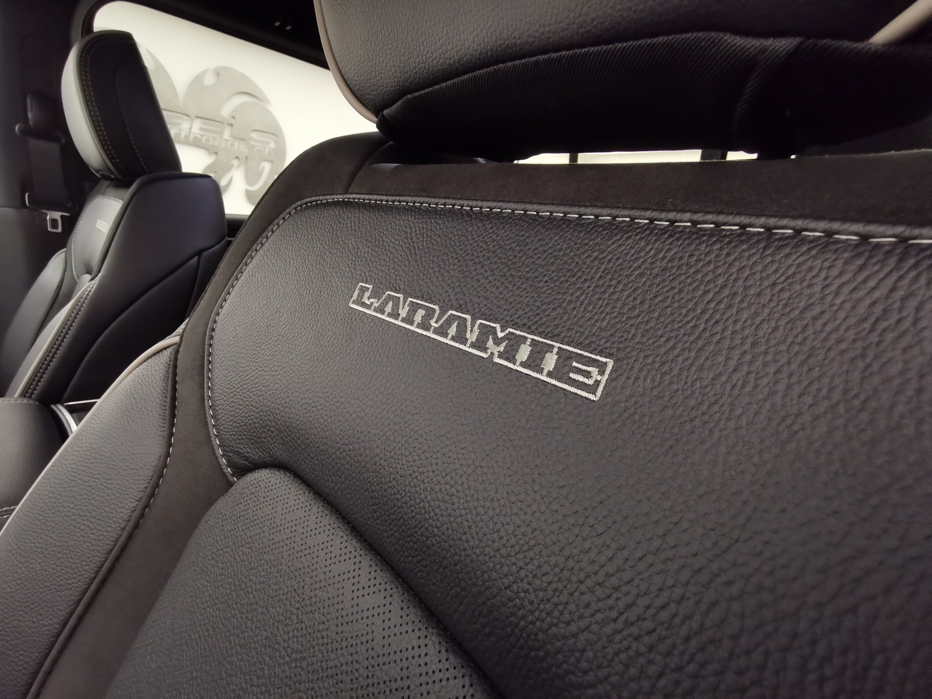 DODGE Ram 1500 5.7 V8 Laramie Sport-image-13