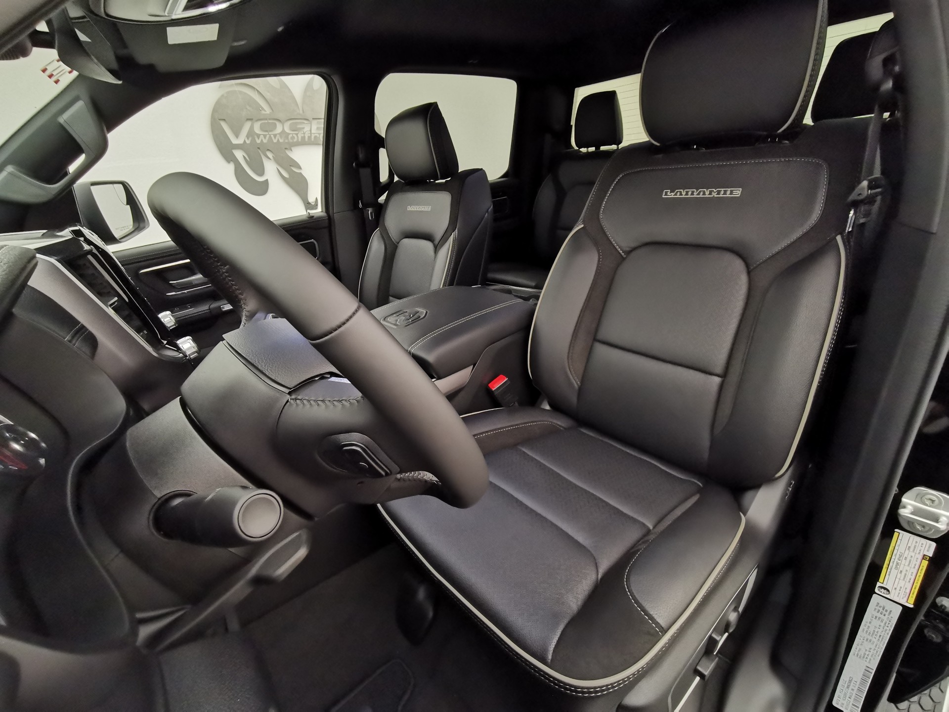 DODGE Ram 1500 5.7 V8 Laramie Sport-image-8