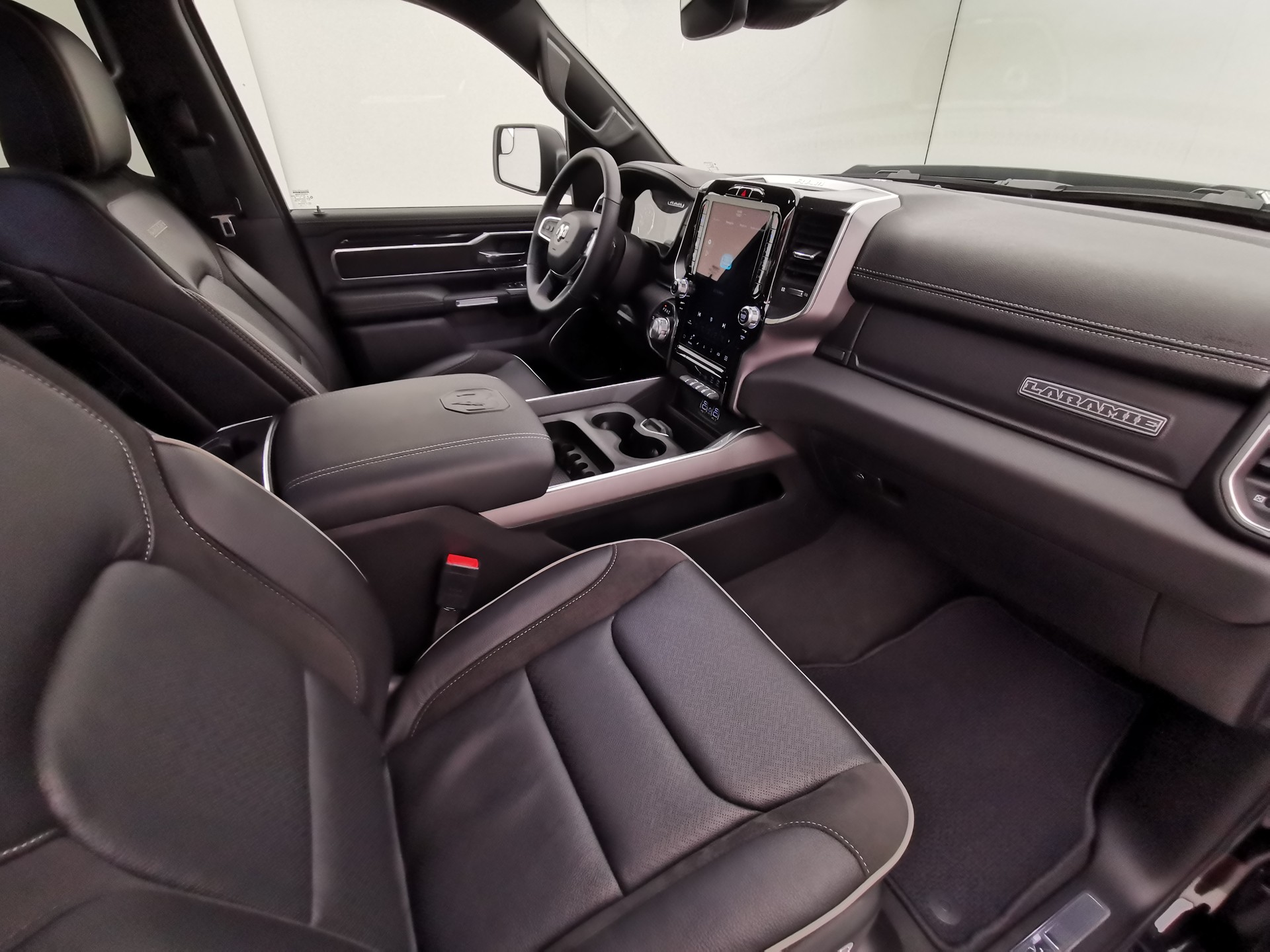 DODGE Ram 1500 5.7 V8 Laramie Sport-image-15