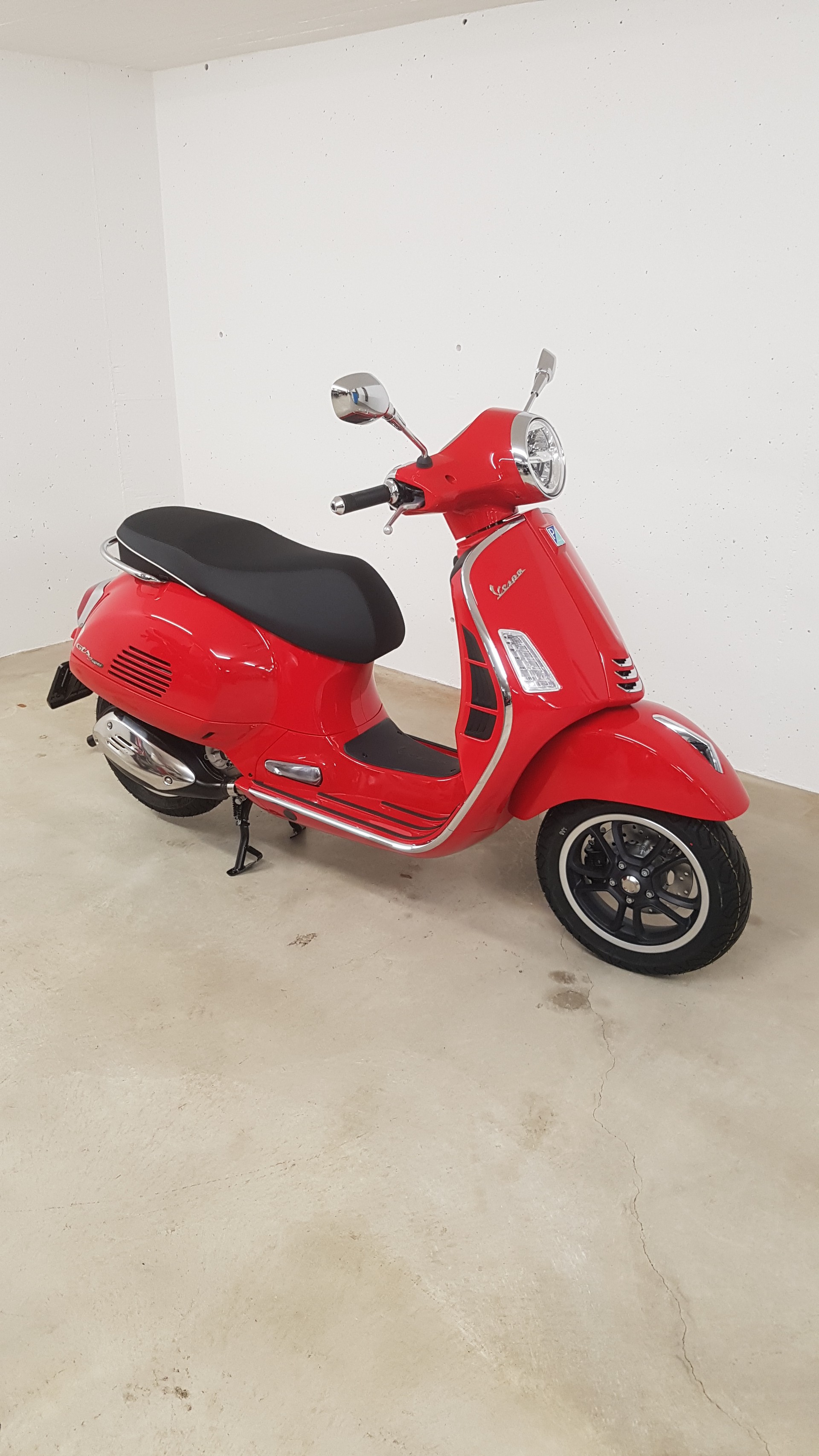 PIAGGIO Vespa GTS 300 Super ABS-image-2