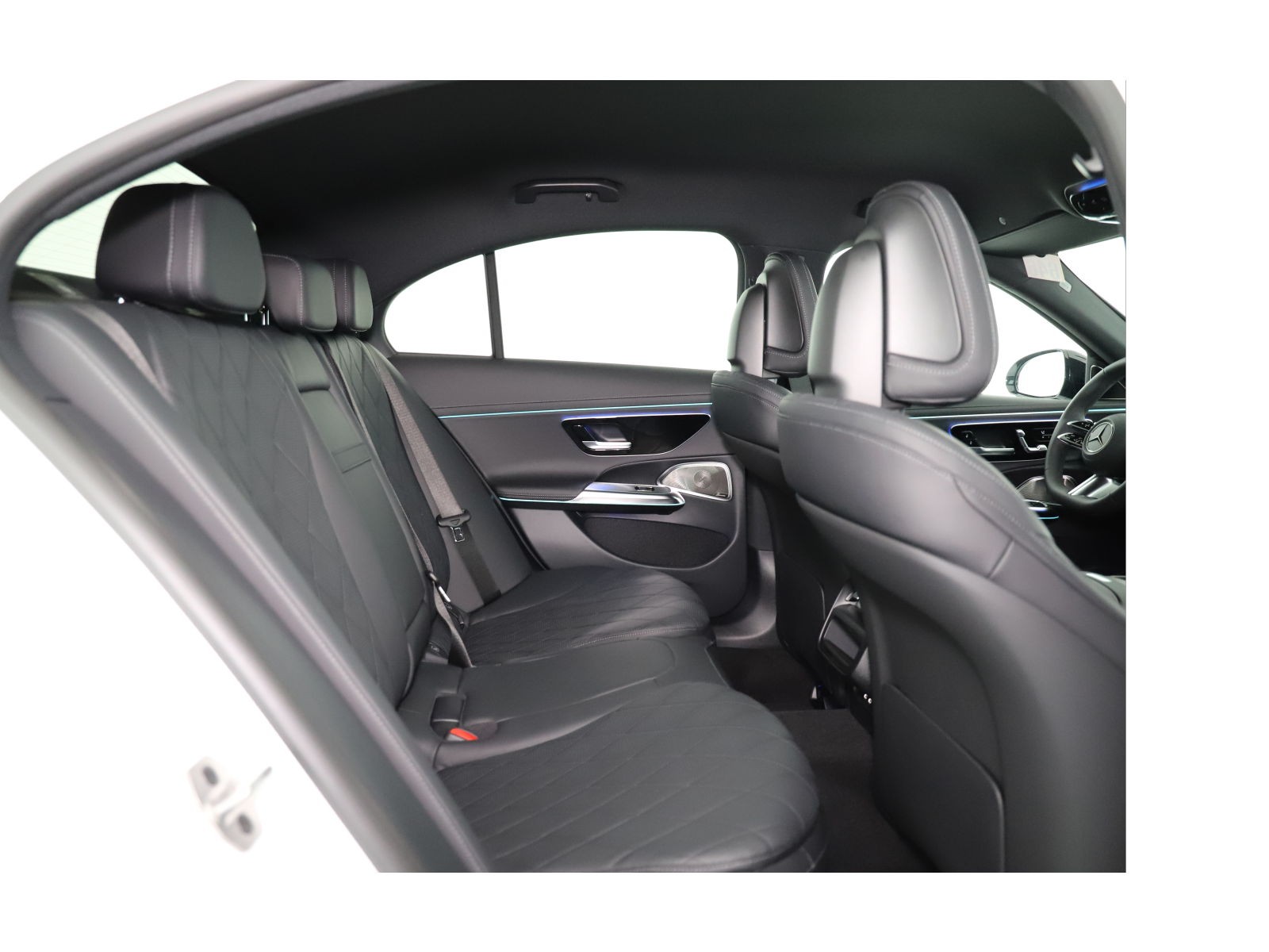 MERCEDES-BENZ E 200 9G-Tronic 4Matic-image-10