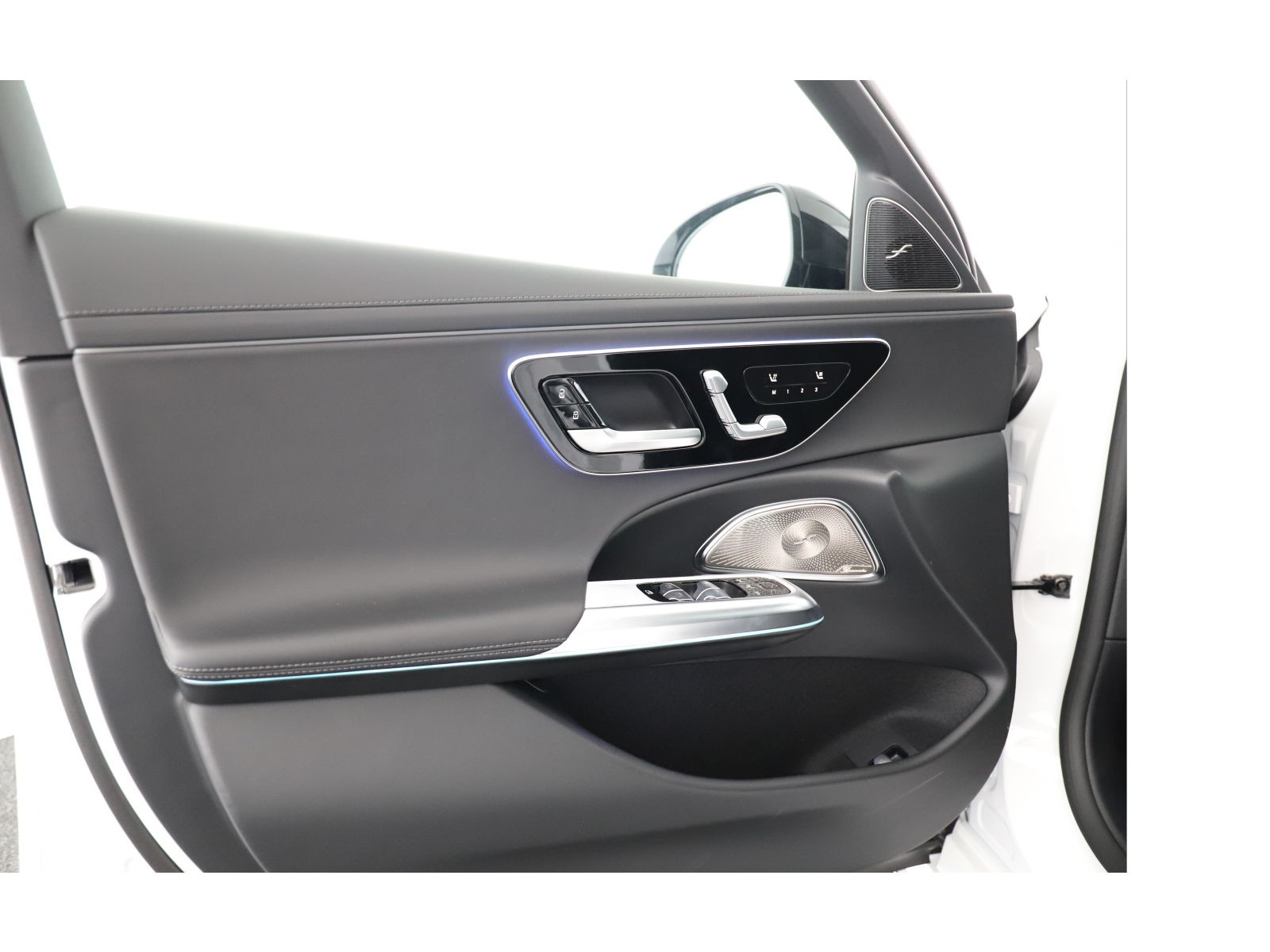 MERCEDES-BENZ E 200 9G-Tronic 4Matic-image-12