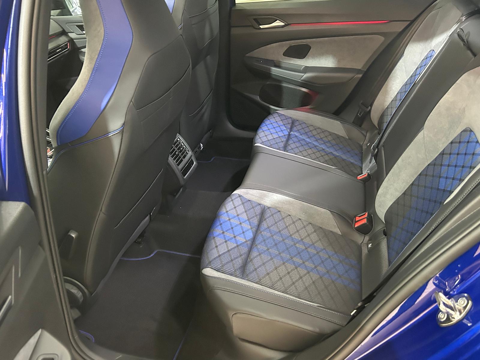 VW Golf Variant 2.0 TSI R DSG 4Motion-image-9