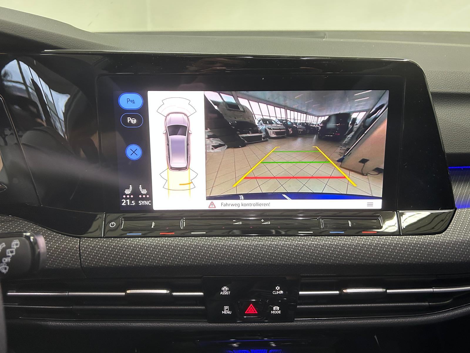 VW Golf Variant 2.0 TSI R DSG 4Motion-image-13