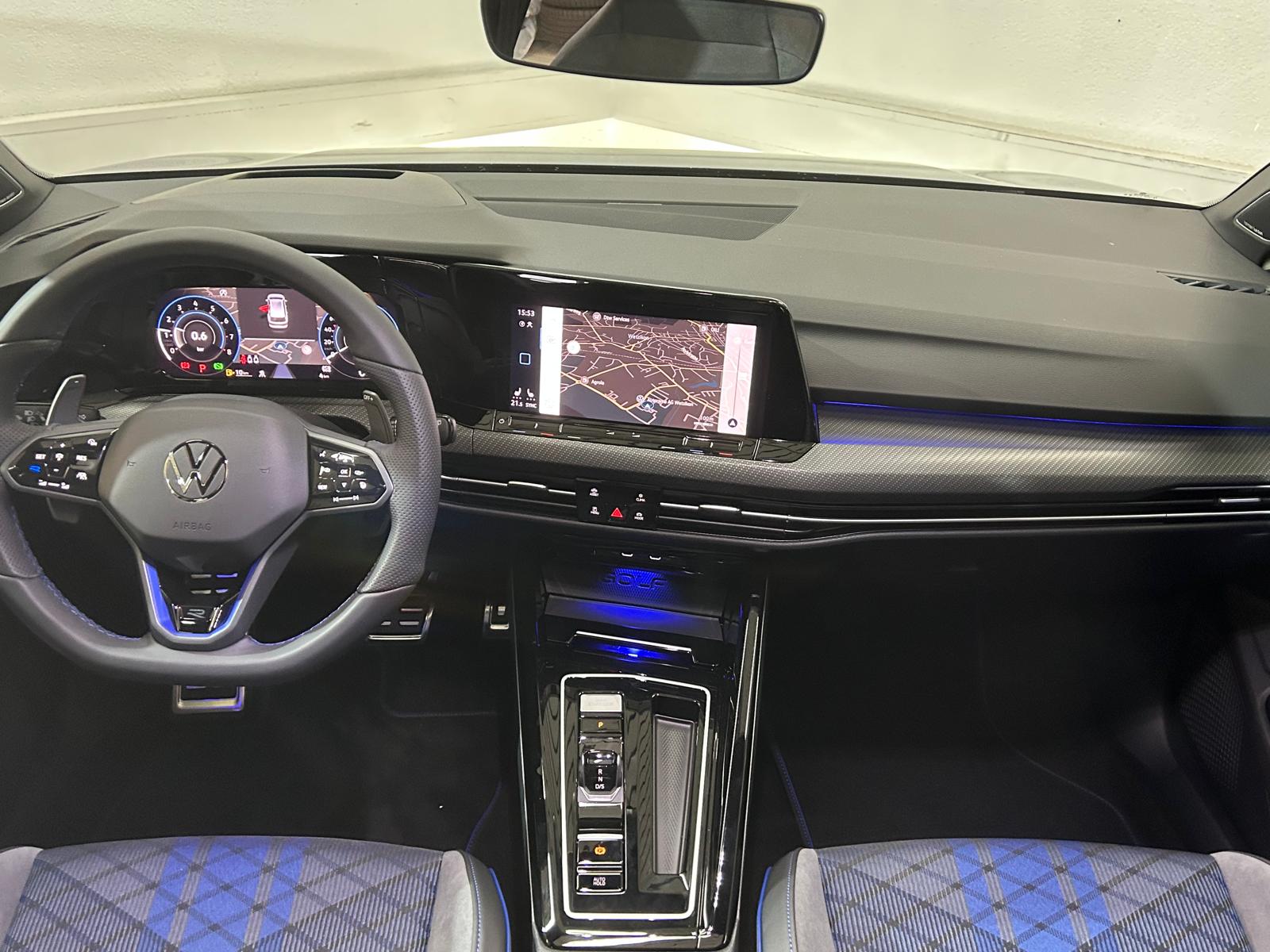 VW Golf Variant 2.0 TSI R DSG 4Motion-image-6