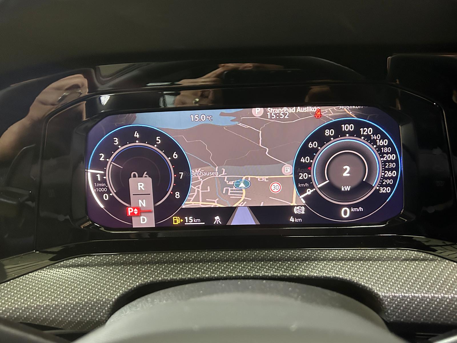 VW Golf Variant 2.0 TSI R DSG 4Motion-image-11