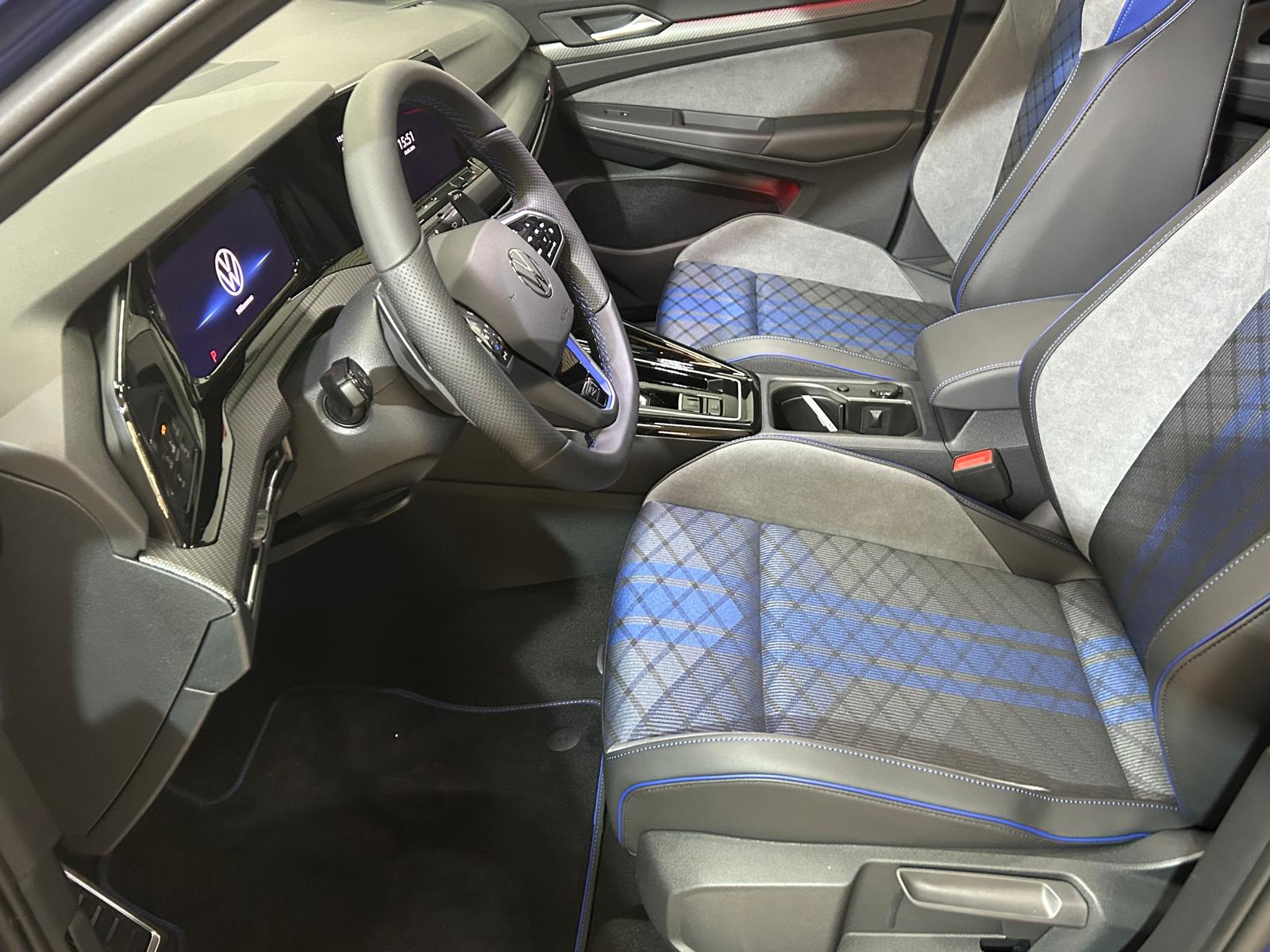 VW Golf Variant 2.0 TSI R DSG 4Motion-image-8
