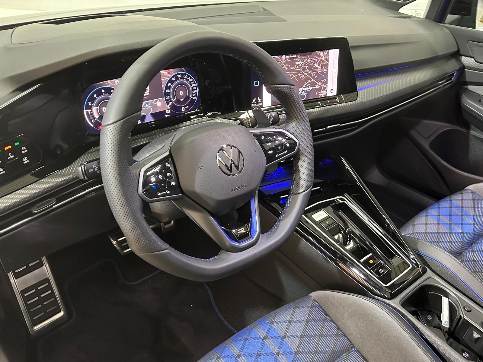 VW Golf Variant 2.0 TSI R DSG 4Motion-image-7